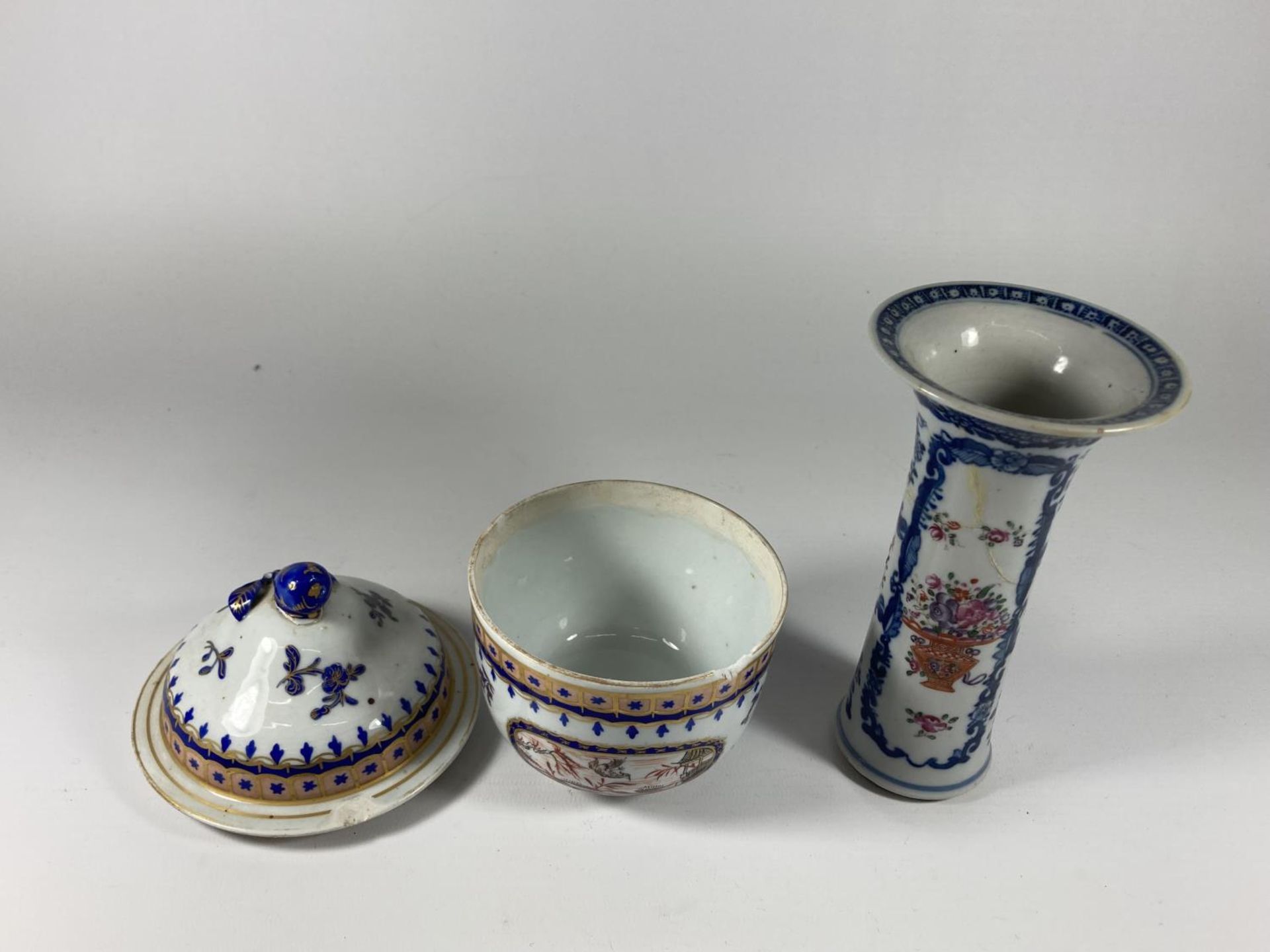 TWO CONTINENTAL PORCELAIN ITEMS TO INCLUDE A LIDDED POT AND SAMSON STYLE TRUMPET VASE, A/F - Image 2 of 4