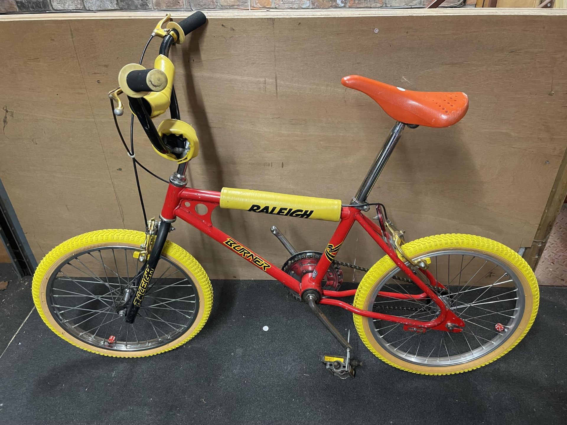 A RARE RETRO RED COASTER MARK 1 RALEIGH BURNER BIKE WITH PEDAL BACK BRAKES SEEN FULLY WORKING BUT NO