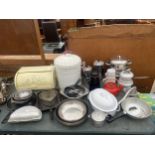 A LARGE ASSORTMENT OF KITCHEN ITEMS TO INCLUDE STAINLESS STEEL PANS, ENAMEL COOKING POT, ETC