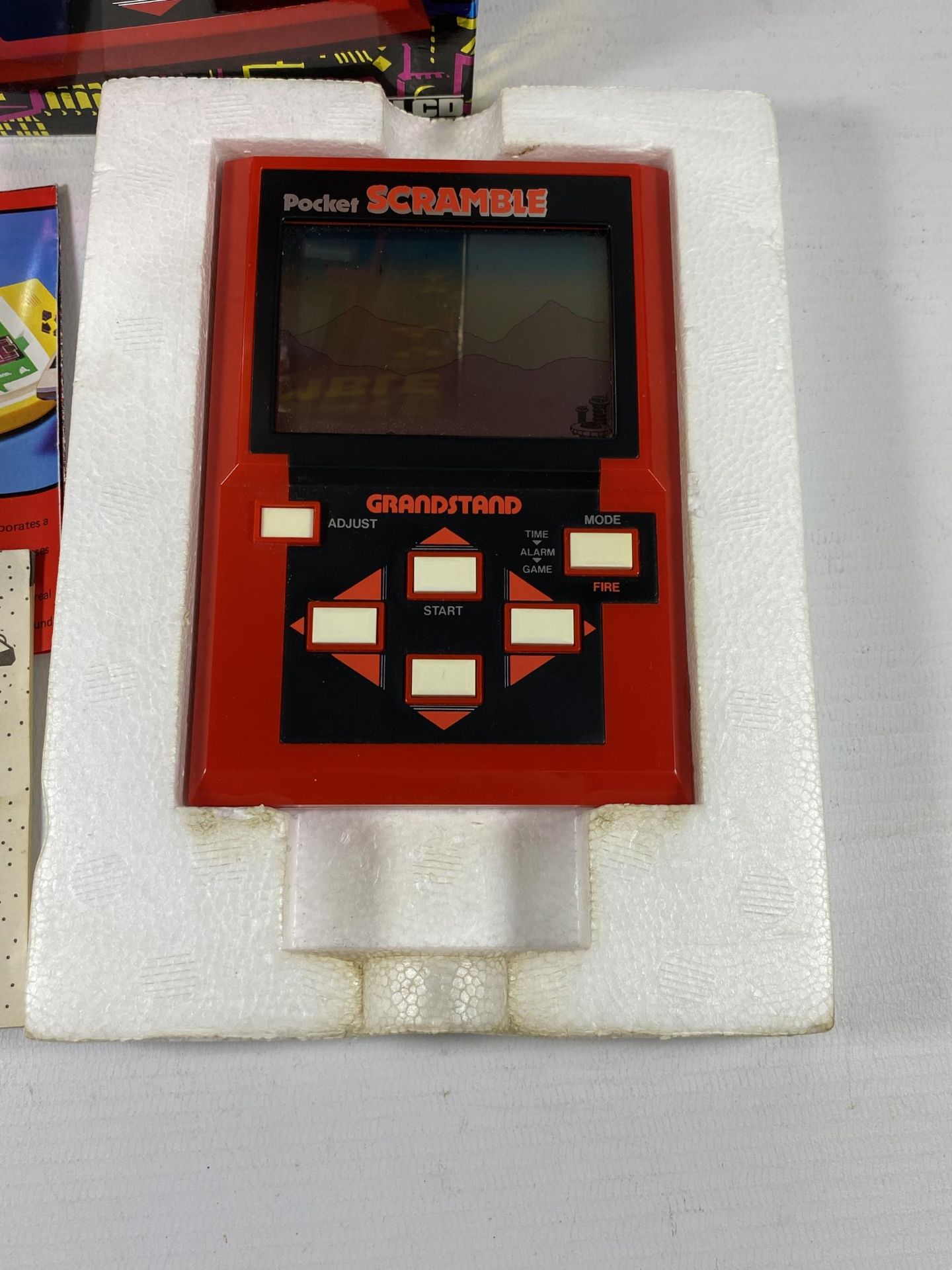 A RETRO BOXED GRANDSTAND POCKET SCRAMBLE ARCADE GAME - Image 2 of 2