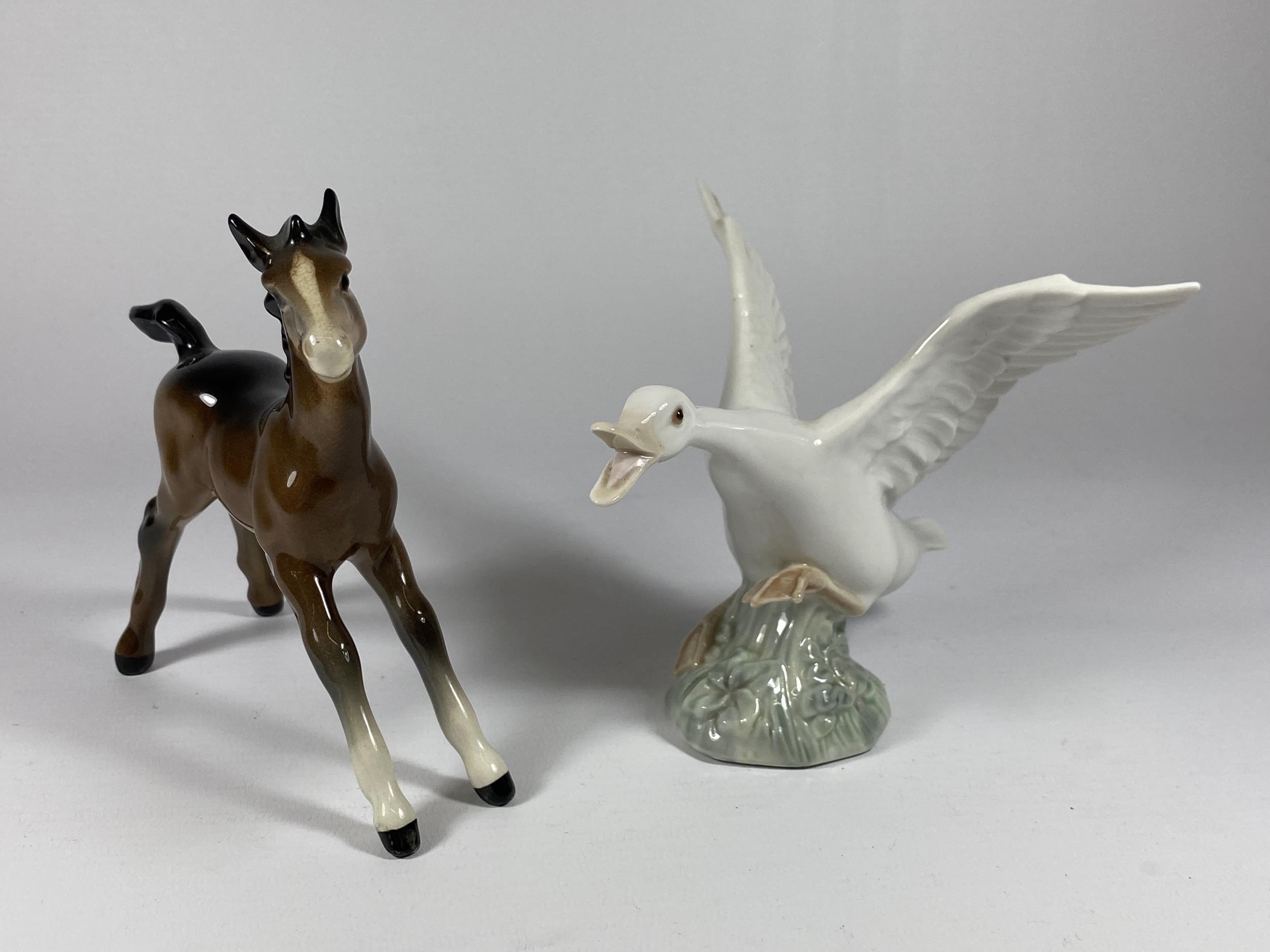 TWO ITEMS - A BESWICK BROWN GLOSS HORSE FOAL & LLADRO FLYING GEESE 1265