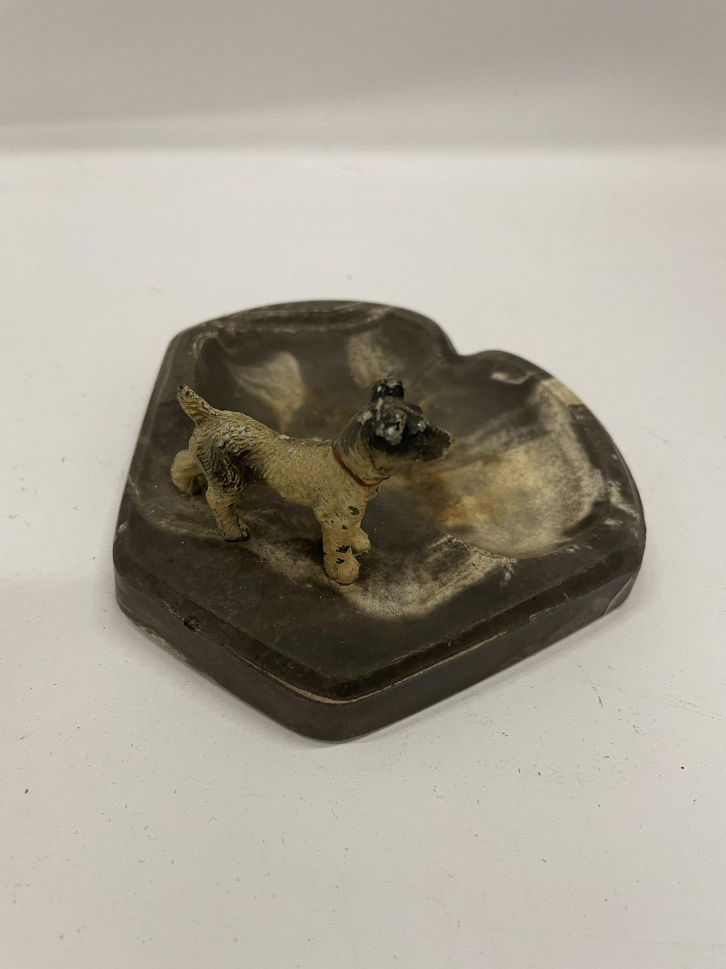 AN AUSTRIAN COLD PAINTED BRONZE MODEL OF A TERRIER IN THE FORM OF AN ASHTRAY - Image 3 of 4