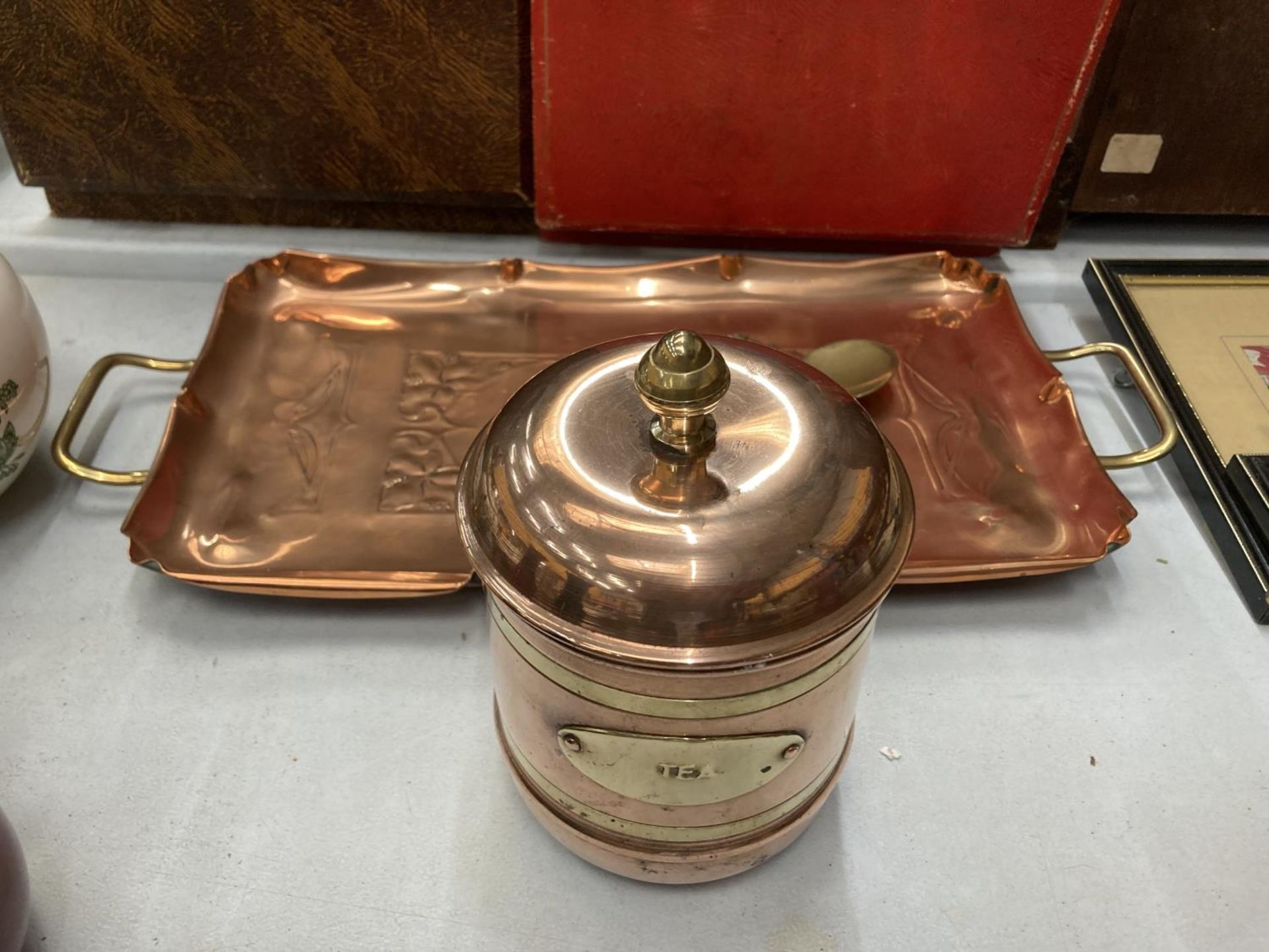 A COPPER ARTS AND CRAFTS/ART NOUVEAU TRAY AND A COPPER TEA CADDY