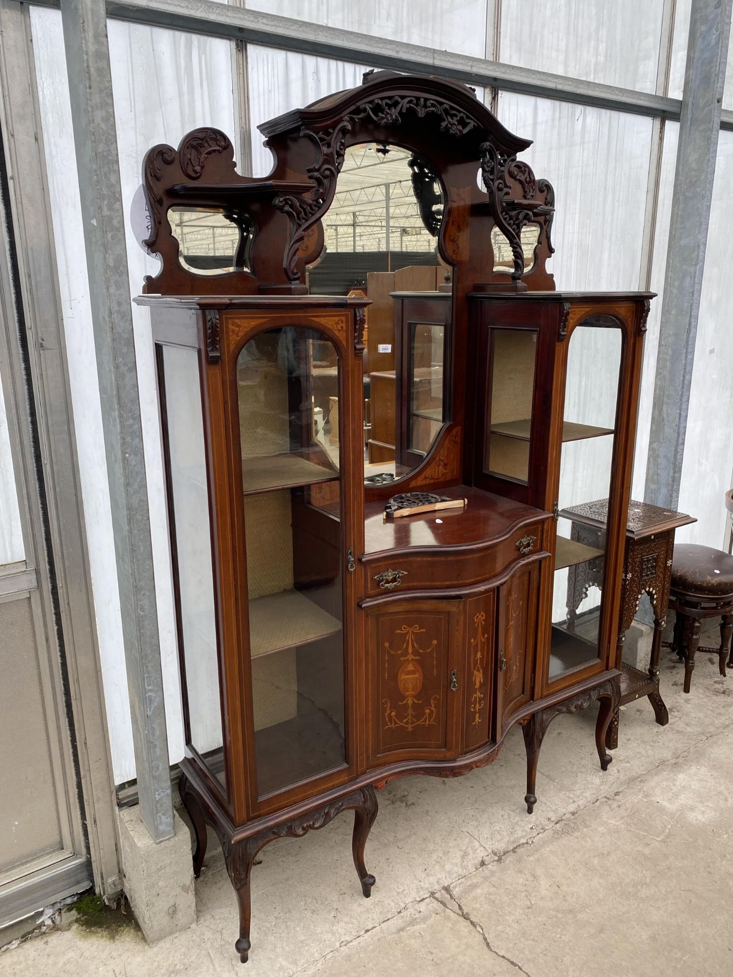 AN EDWARDIAN MAHOGANY AND INLAID DOUBLE BOWFRONTED CHINA CABINET, 55" WIDE - Image 2 of 8