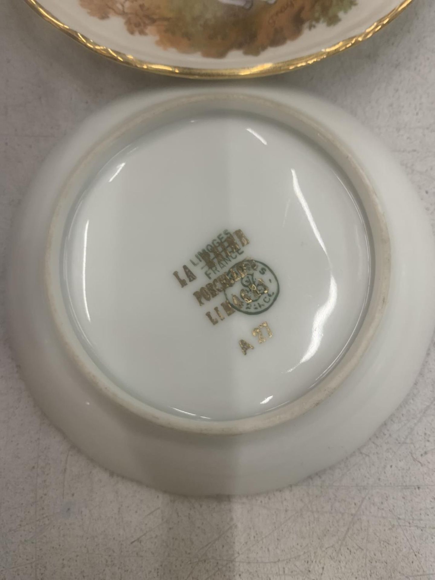 A LARGE QUANTITY OF LIMOGES TO INCLUDE A FOOTED CAKE PLATE, TRINKET BOXES, MINIATURE PLATES, SMALL - Image 6 of 6