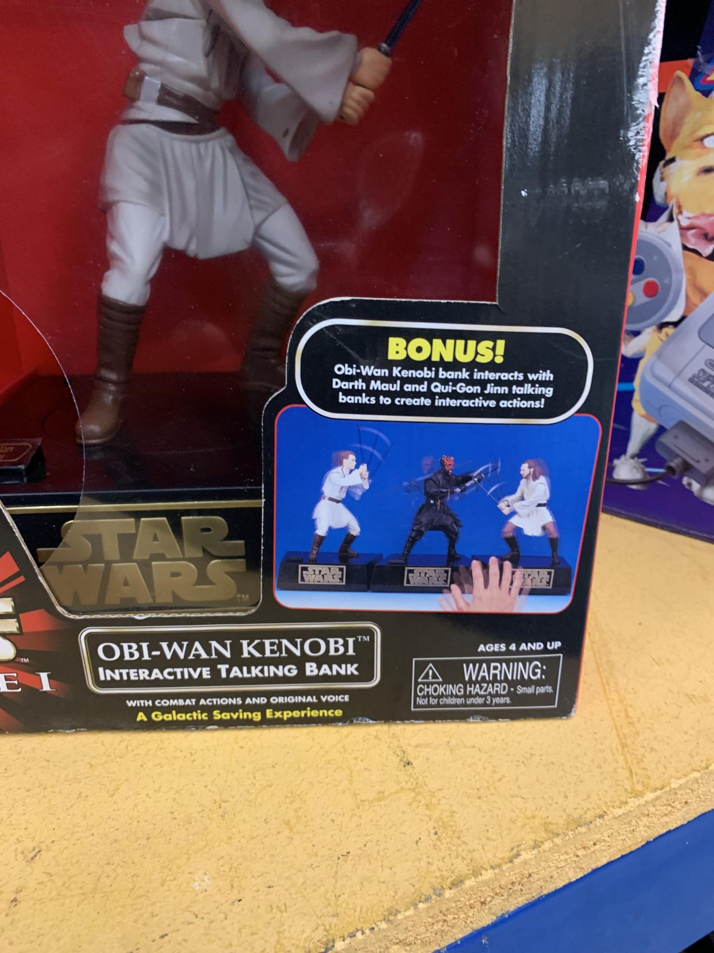 A STAR WARS BOXED OBI-WAN KENOBI INTERACTIVE TALKING BANK - AS NEW IN BOX - Bild 2 aus 4