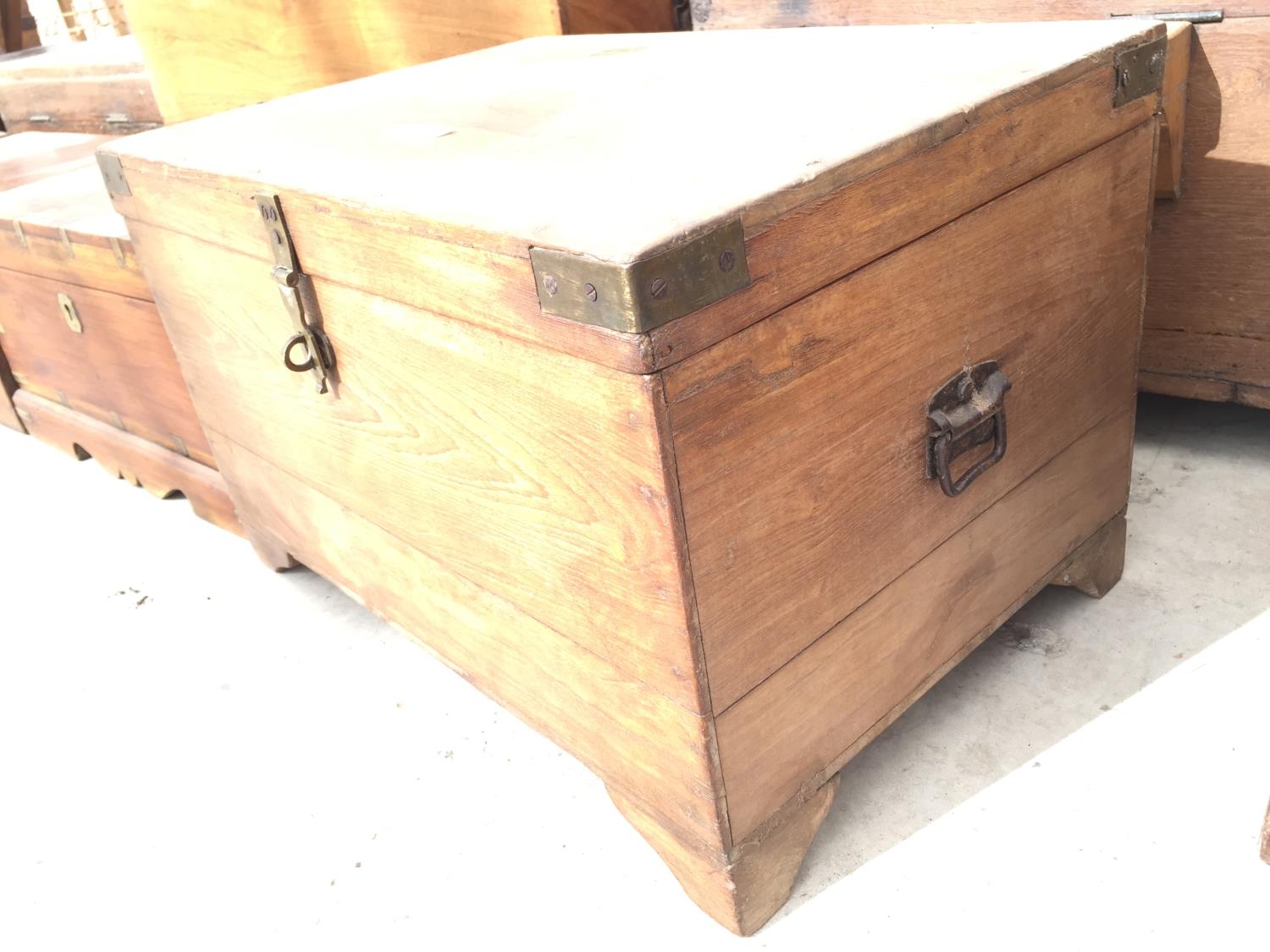 AN INDIAN HARDWOOD BOX WITH BRASS STRAPS, 20" WIDE - Image 2 of 4