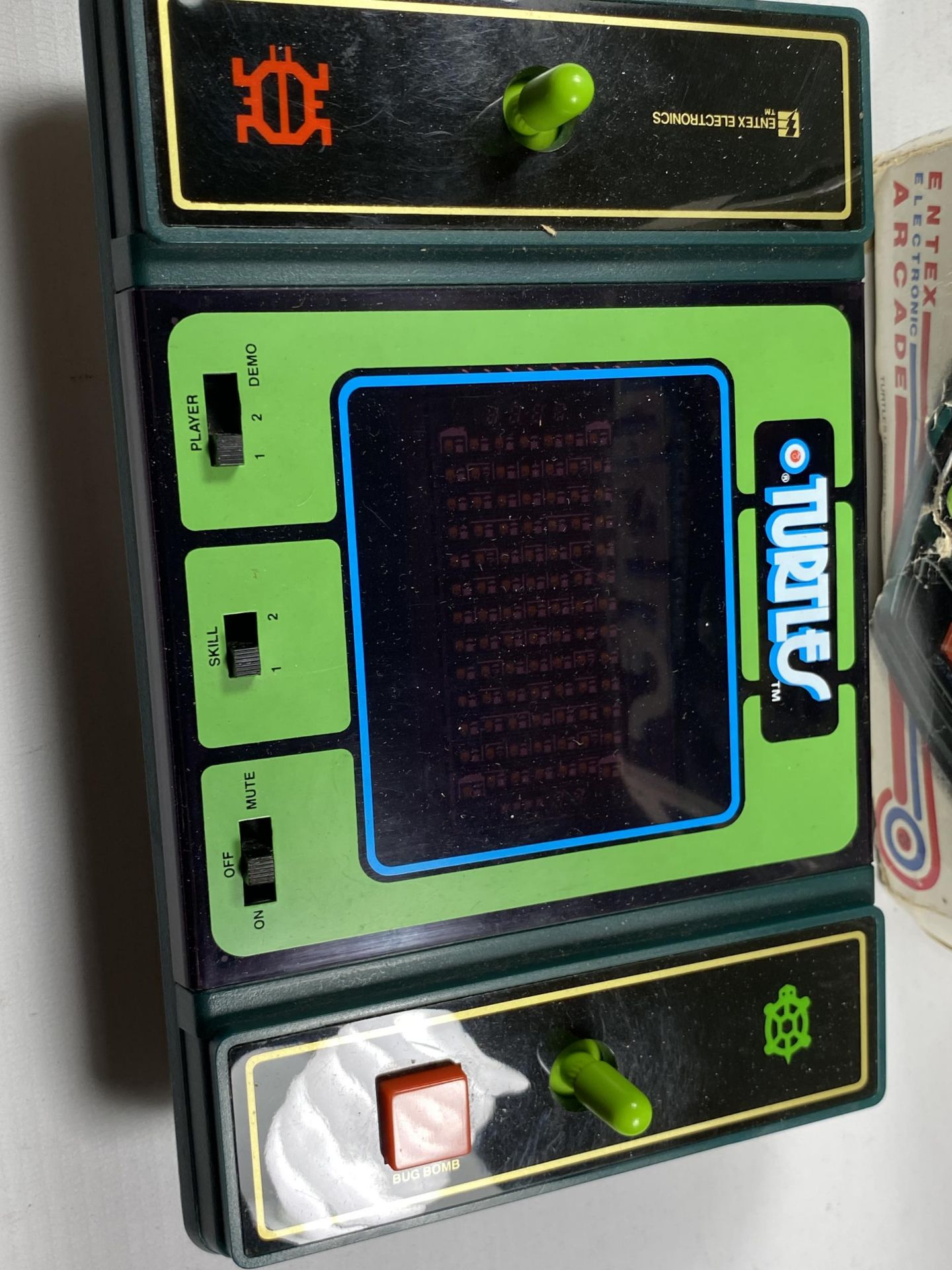 A RETRO BOXED ARCADE TURTLES ELECTRONIC GAME CONSOLE - Image 2 of 3