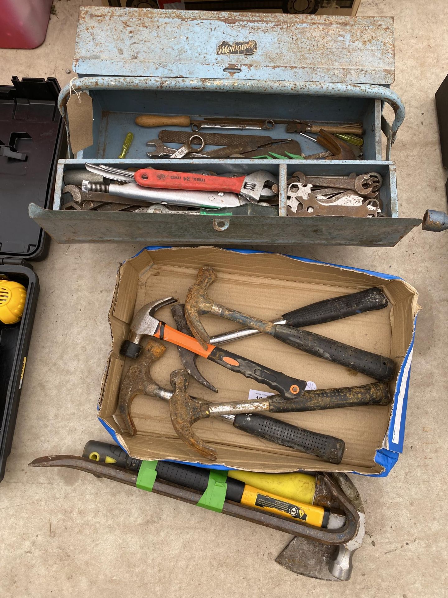 AN ASSORTMENT OF TOOLS TO INCLUDE HAMMERS, CROW BAR AND SPANNERS ETC