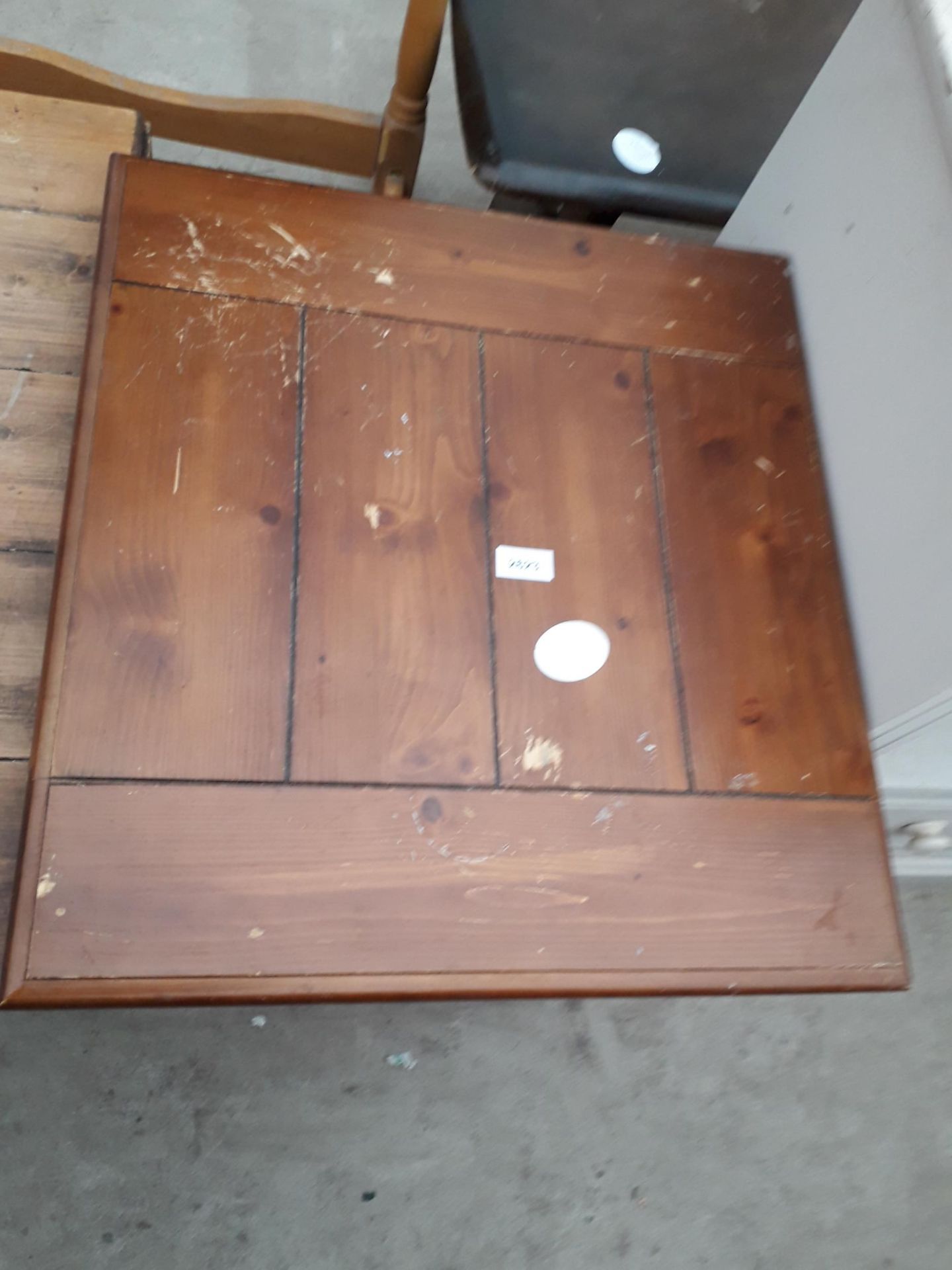 A MODERN PINE LAMP TABLE, 23X21" - Bild 2 aus 2