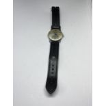 A VINTAGE BUREN 17 JEWELS INCABLOC WRIST WATCH SEEN WORKING BUT NO WARRANTY