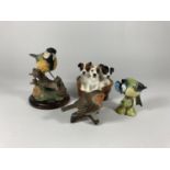 FOUR CERAMIC FIGURES TO INCLUDE A BESWICK BIRD, A DOULTON PUPPIES IN A BASKET, A COUNTRY ARTISTS