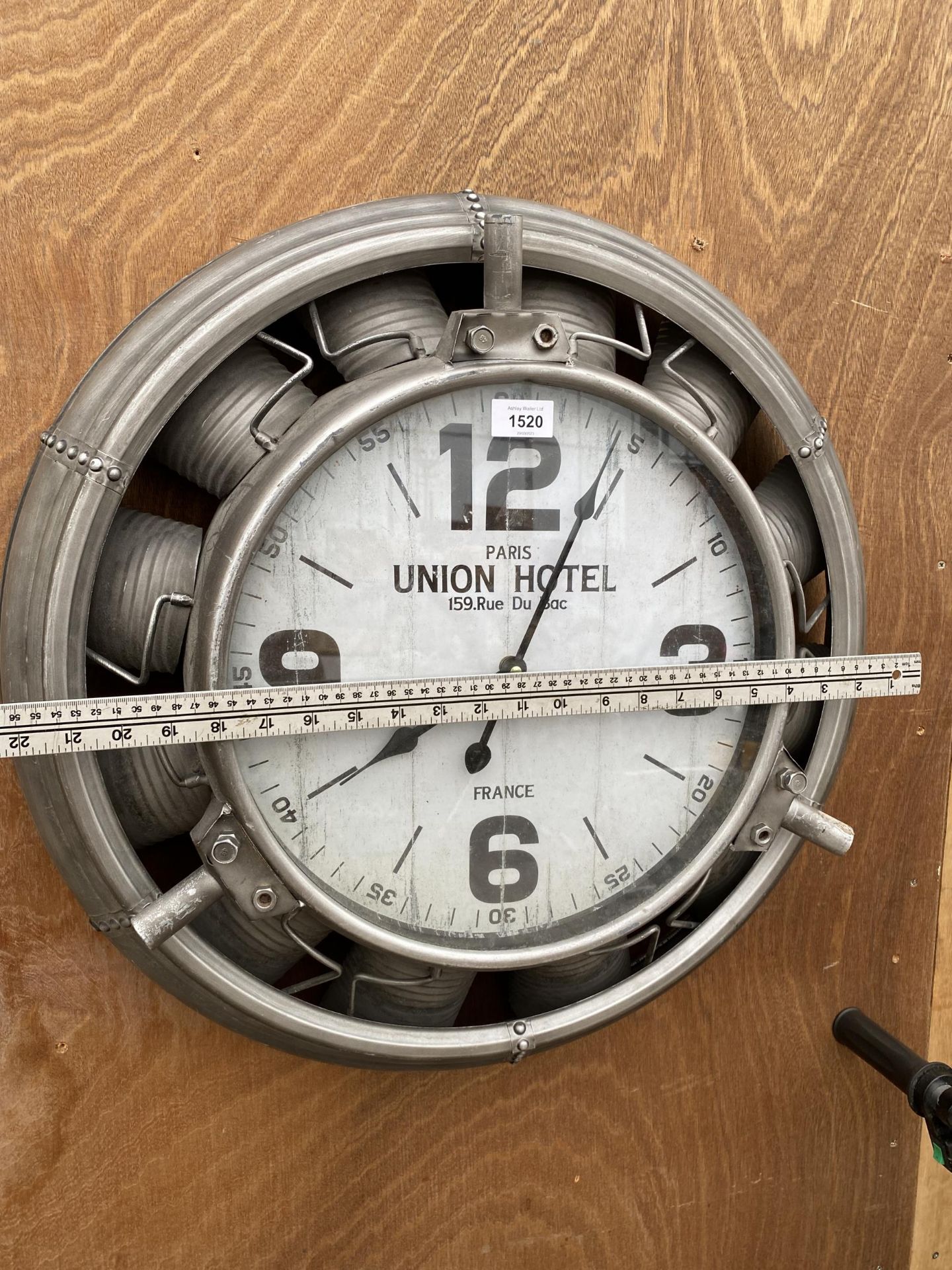 AN INDUSTRIAL STYLE WALL CLOCK - Image 4 of 4