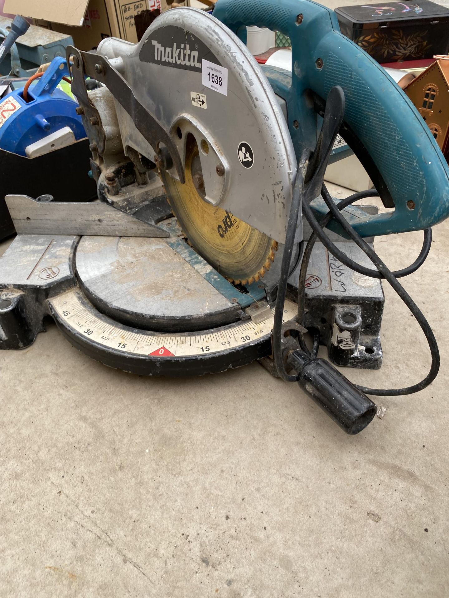 AN ELECTRIC MAKITA MITRE SAW - Image 2 of 2