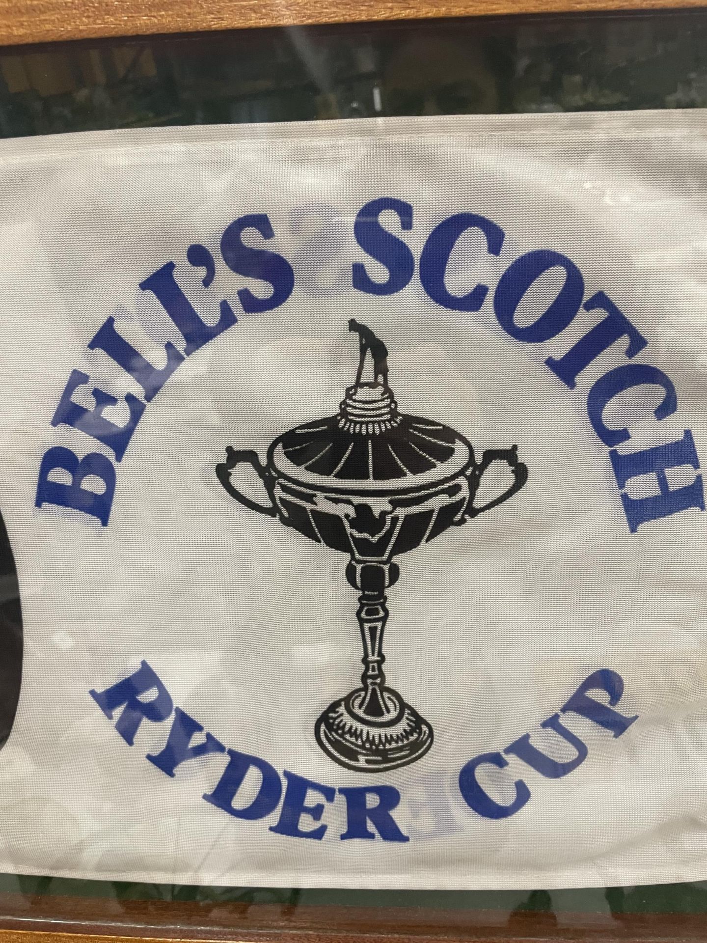 A FRAMED BELL'S SCOTCH RYDER CUP FLAG - HOLE 10 - Image 2 of 3