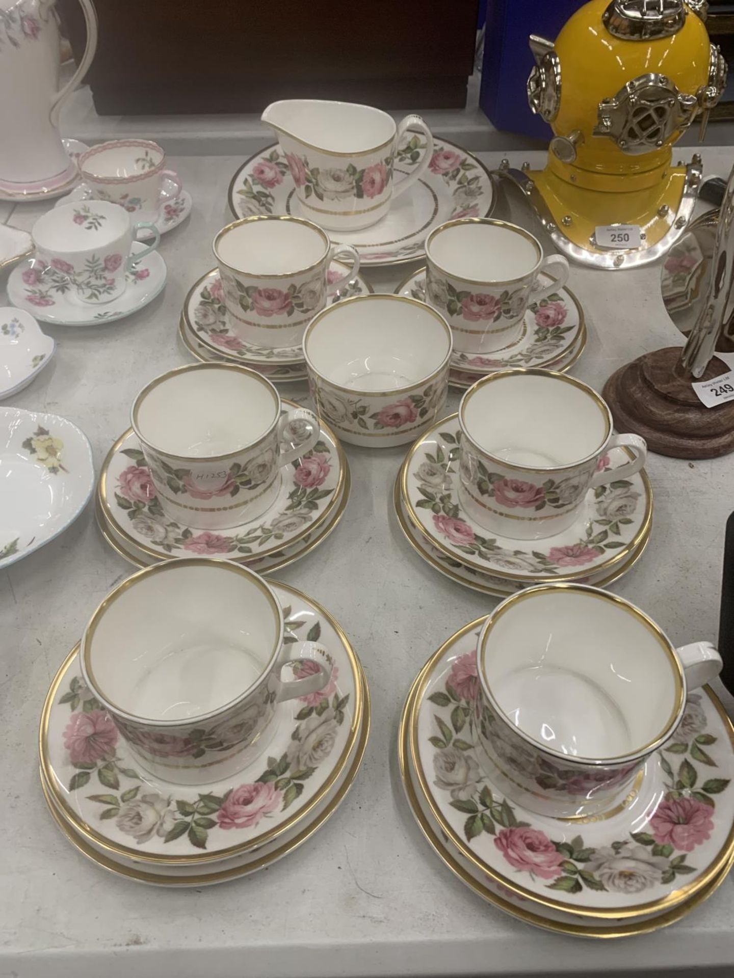 A ROYAL WORCESTER 'ROYAL GARDEN' TEASET TO INCLUDE A CAKE PLATE, CREAM JUG, SUGAR BOWL, CUPS,