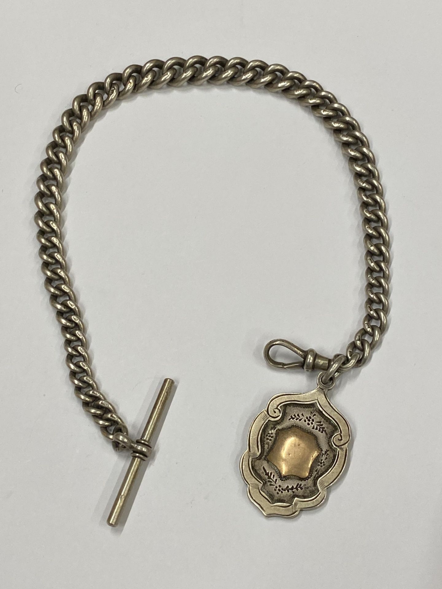 A HALLMARKED SILVER ALBERT CHAIN WITH T-BAR AND FOB PENDANT, TOTAL WEIGHT 48G