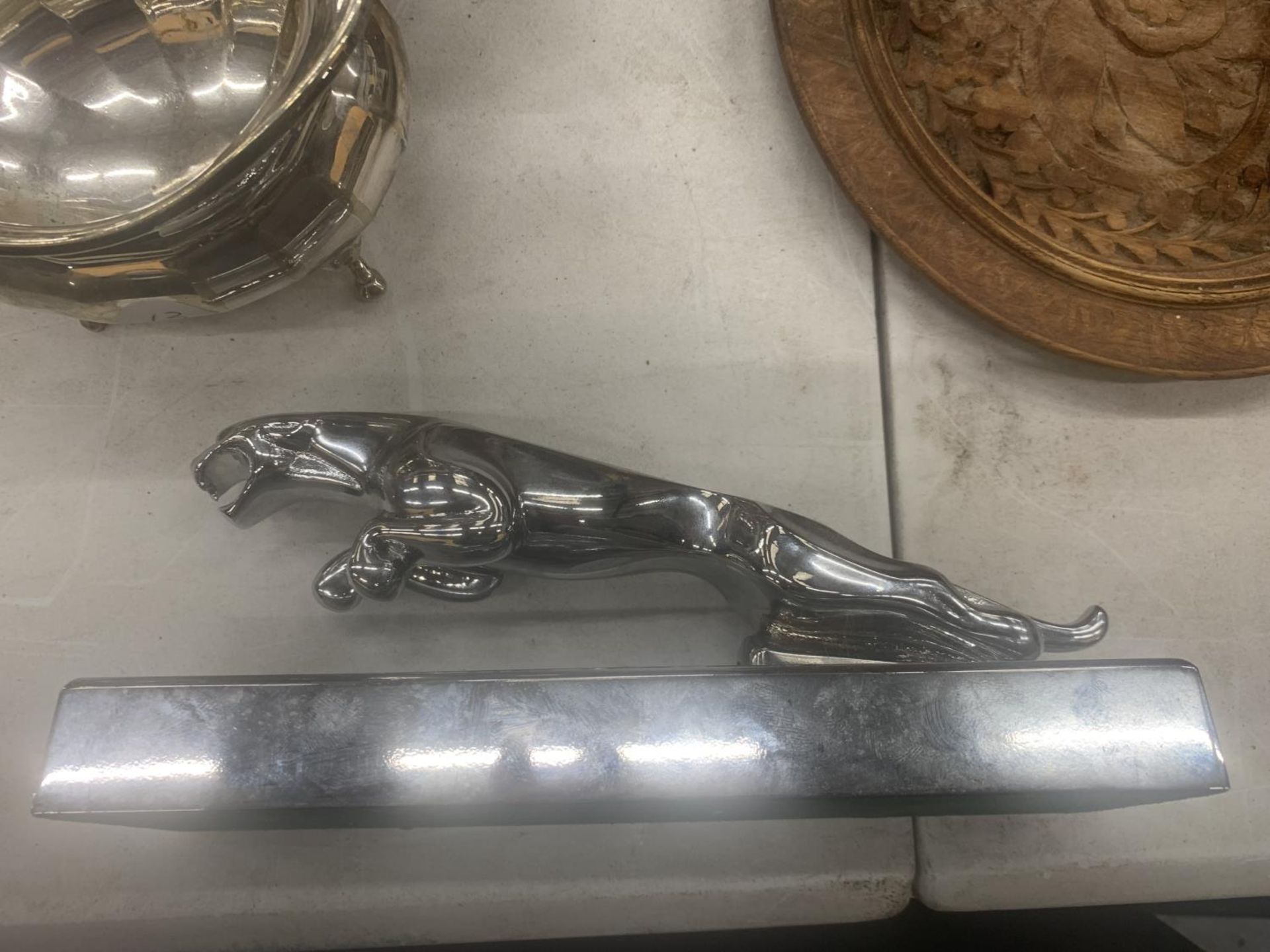 A CHROME MODEL OF A JAGUAR CAR MASCOT - Image 3 of 3