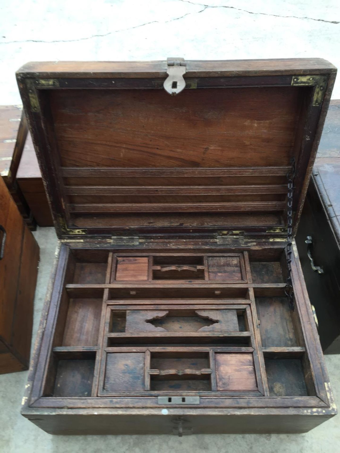 AN INDIAN HARDWOOD WRITING BOX WITH BRASS FITTINGS, 22" WIDE - Image 3 of 4