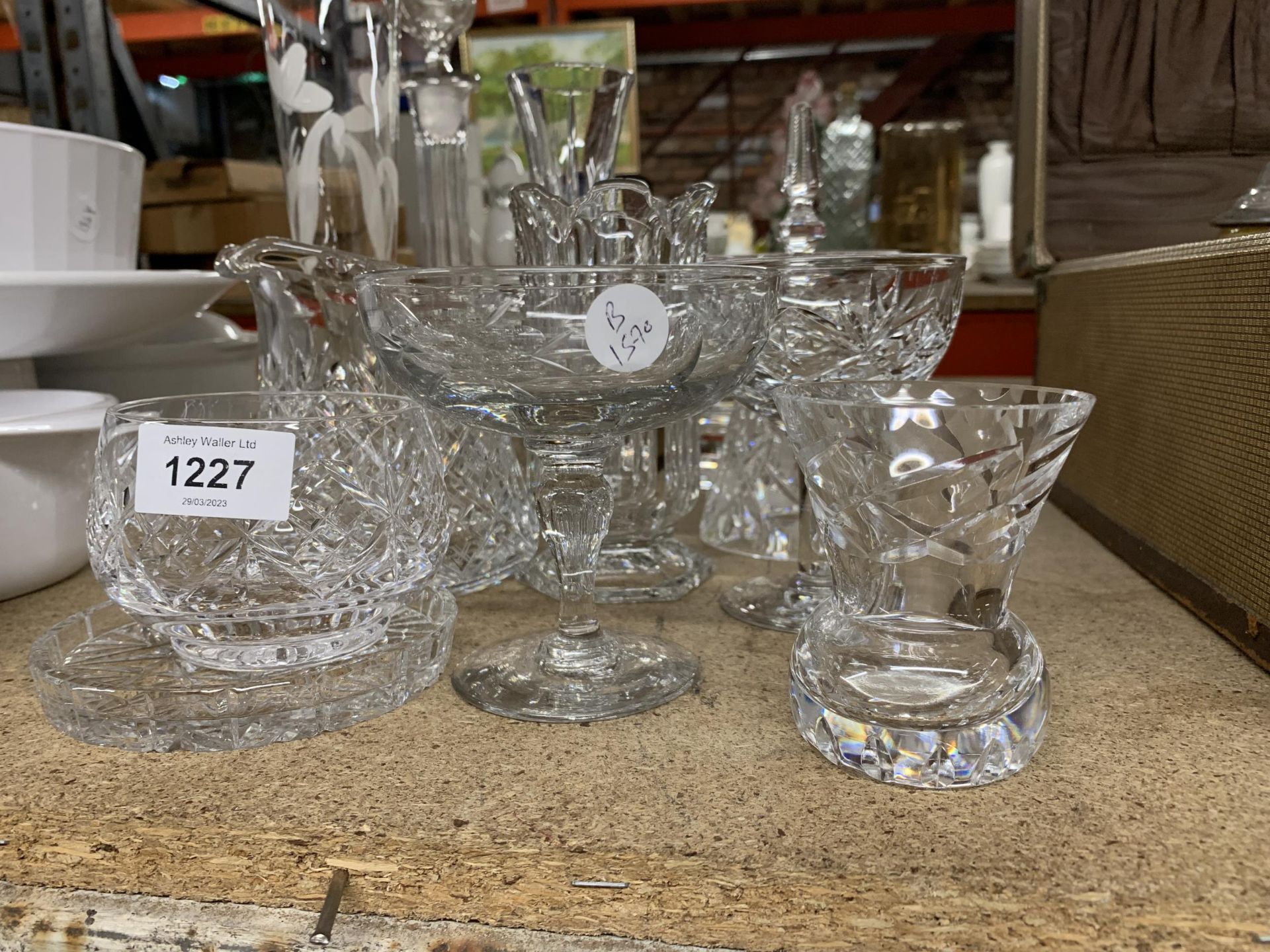 A QUANTITY OF CRYSTAL GLASSWARE TO INCLUDE DECANTER, FRUIT BOWL, JUG, BELL, VASES, ETC., - Image 3 of 3