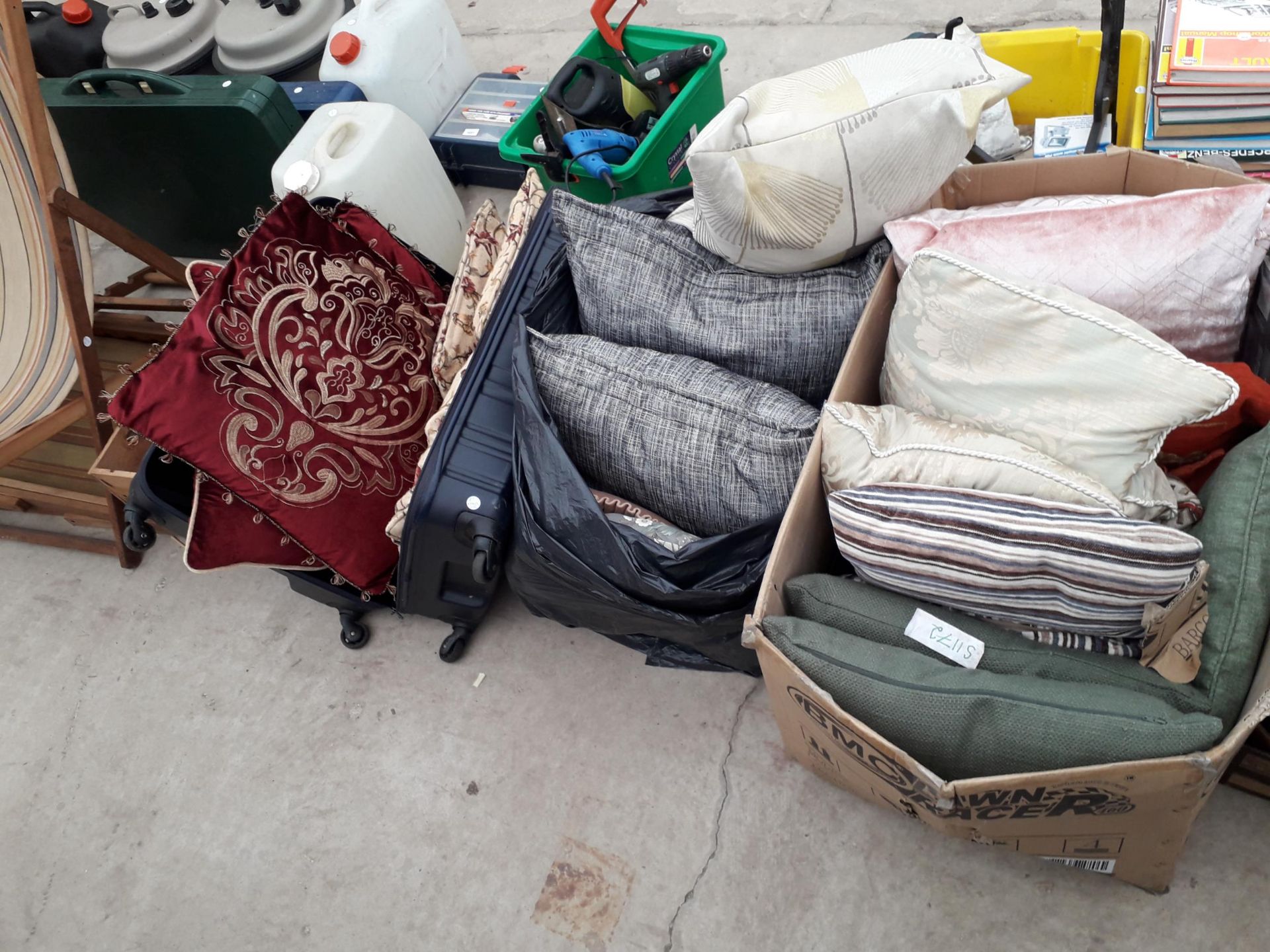 SEVEN BOXES OF VARIOUS HOUSEHOLD ITEMS TO INCLUDE CUSHIONS, CURTAINS, TIES, BAGS, ETC - Image 3 of 3