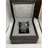 A SKOV ANDERSON 200M DIVERS WATCH IN A PRESENTATION BOX SEEN WORKING BUT NO WARRANTY