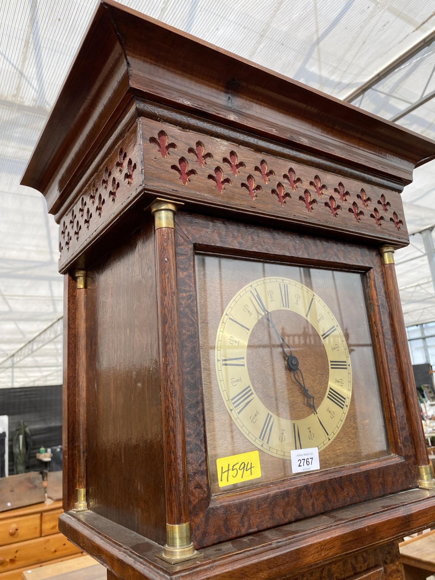 A REPRODUCTION LONG CASE CLOCK WITH BULLSEYE GLASS - Image 6 of 6