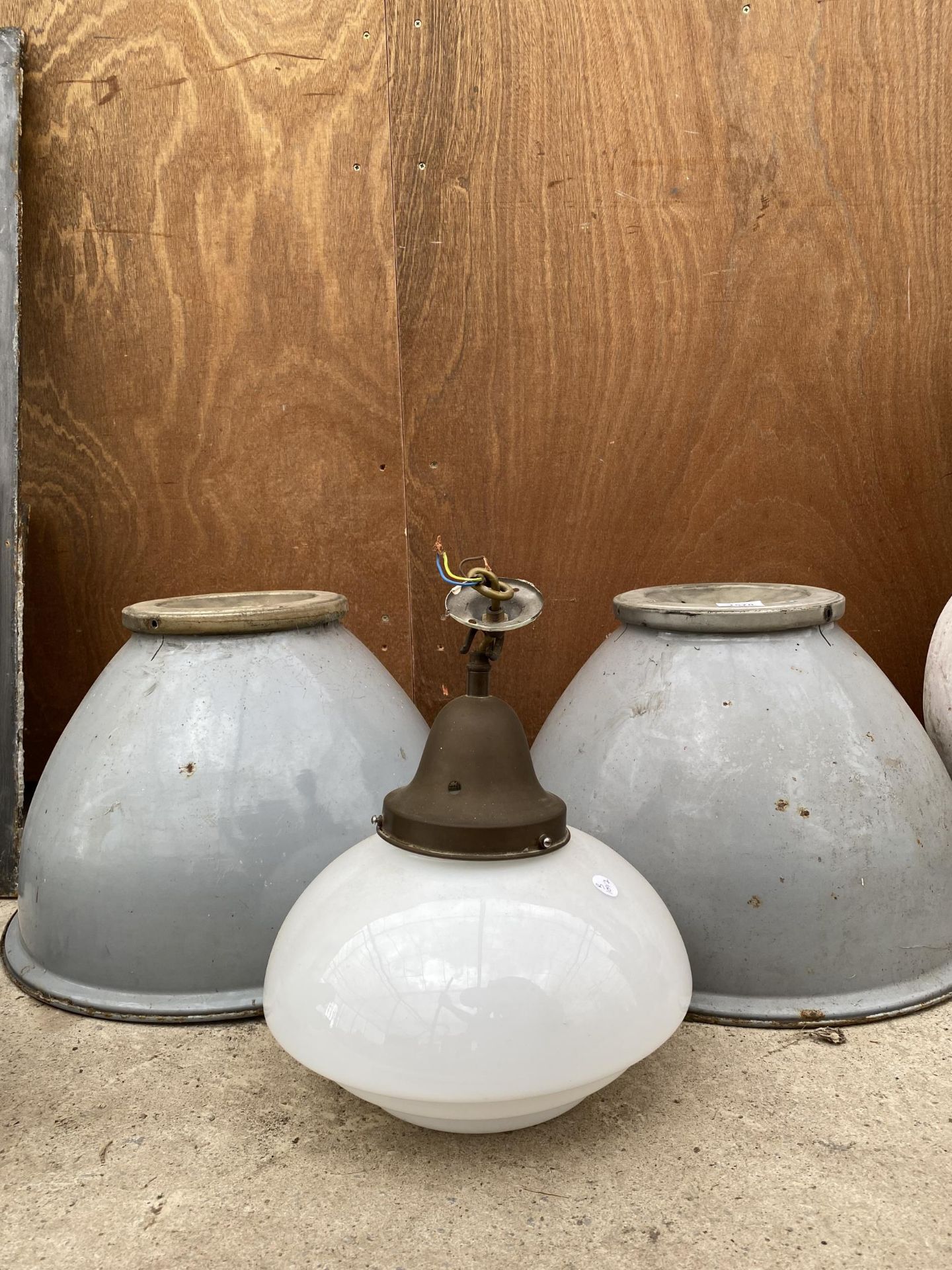 TWO ENAMEL INDUSTRIAL LIGHT SHADES AND A GLASS LIGHT FITTING - Bild 2 aus 2