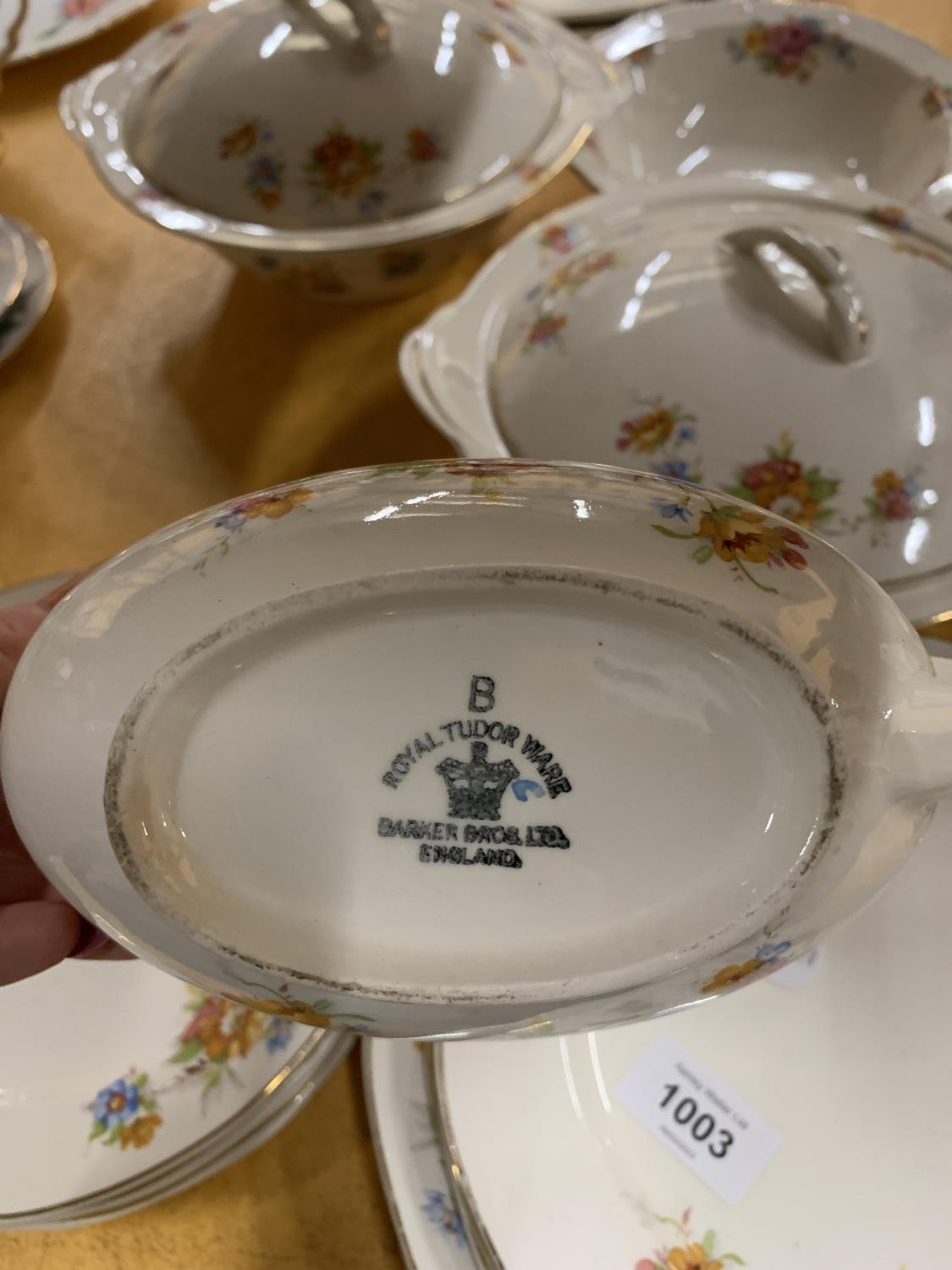 A ROYAL TUDOR WARE BARKER BROS LTD PART DINNER SERVICE TO INCLUDE DINNER PLATES, SALAD PLATES, SAUCE - Image 3 of 4