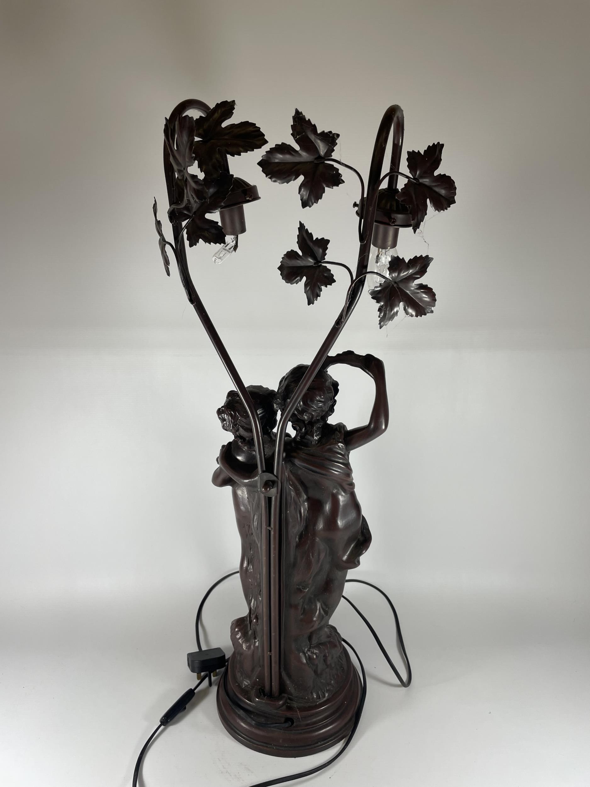 A LARGE SPELTER FIGURAL LAMP WITH FLORAL DESIGN BRANCES, HEIGHT 75CM - Image 4 of 4