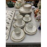 AN ESCHENBACH GERMAN PART DINNER SERVICE TO INCLUDE VARIOUS SIZED PLATES, BOWLS, CUPS, SAUCERS, ETC