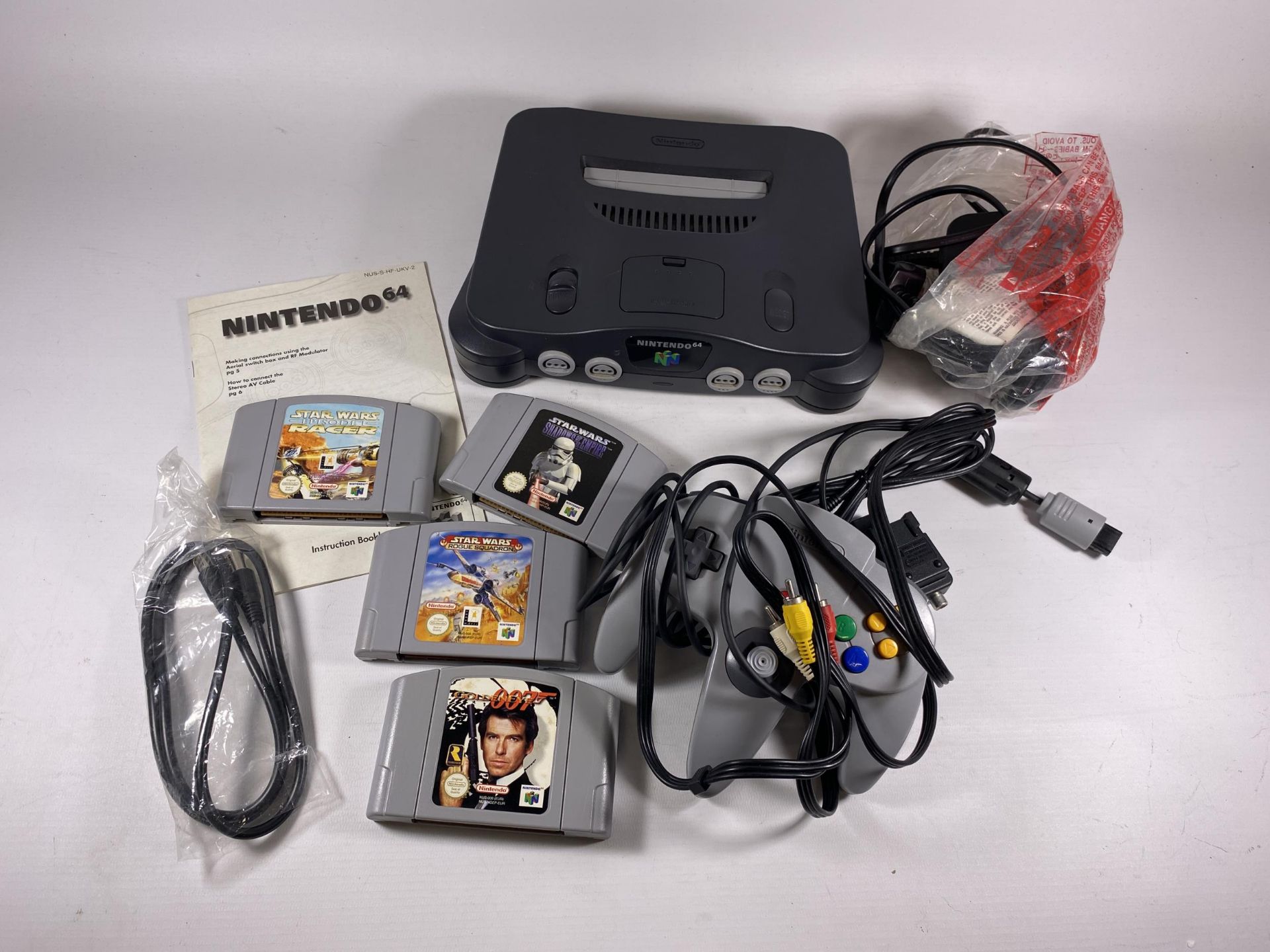 A BOXED RETRO NINTENDO 64 JAMES BOND 007 GOLDENEYE CONSOLE - Image 3 of 4