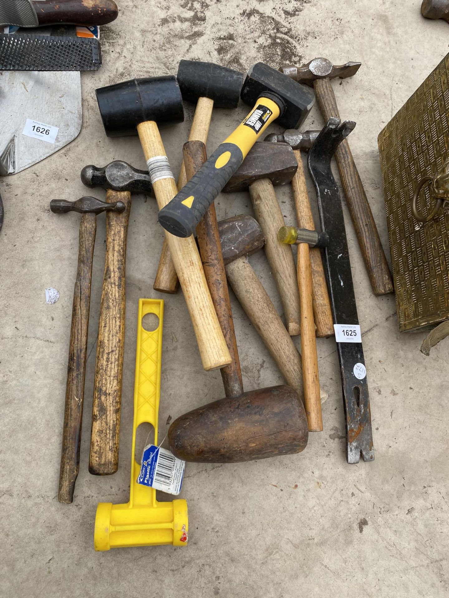 AN ASSORTMENT OF VINTAGE HAMMERS