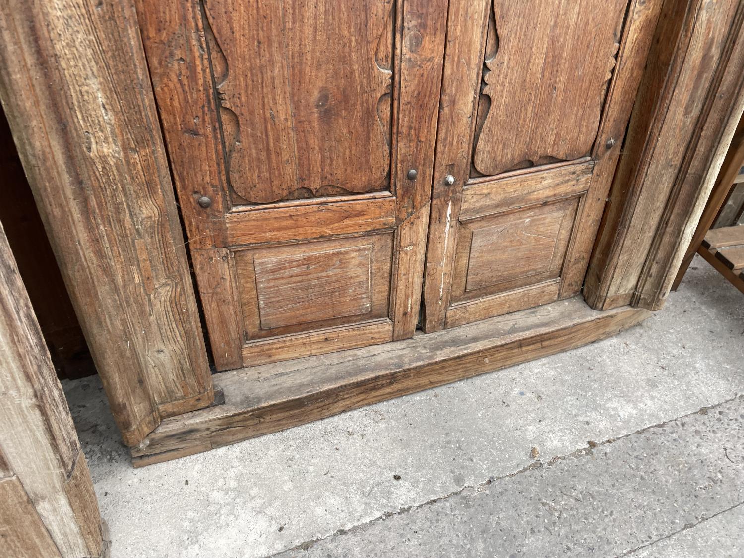 A PAIR OF INDIAN HARDWOOD DOORS WITH DECORATED PANELS + BRASS FITTINGS, 90 X 54" TO INCLUDE FRAME - Image 5 of 5