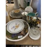 A MIXED LOT TO INCLUDE DECORATIVE PLATES, A SILVER PLATED AND GLASS PRESERVE POT, A SADLER JUG, ETC