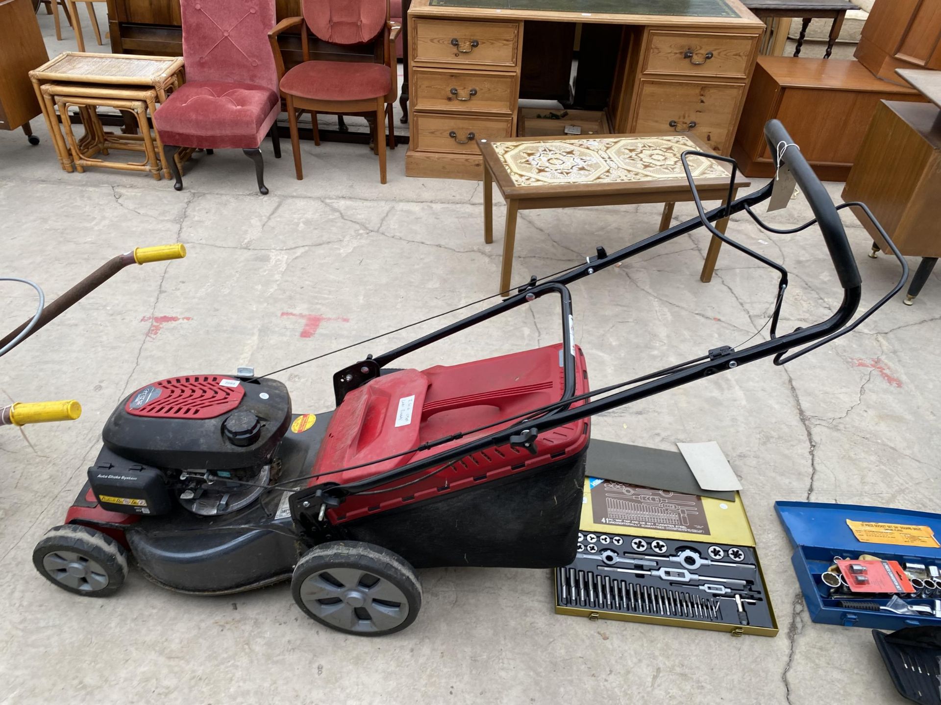 A MOUNTFIELD SP46 ELITE LAWN MOWER WITH GCV 145 WITH GRASS BOX, BELIEVED WORKING ORDER BUT NO