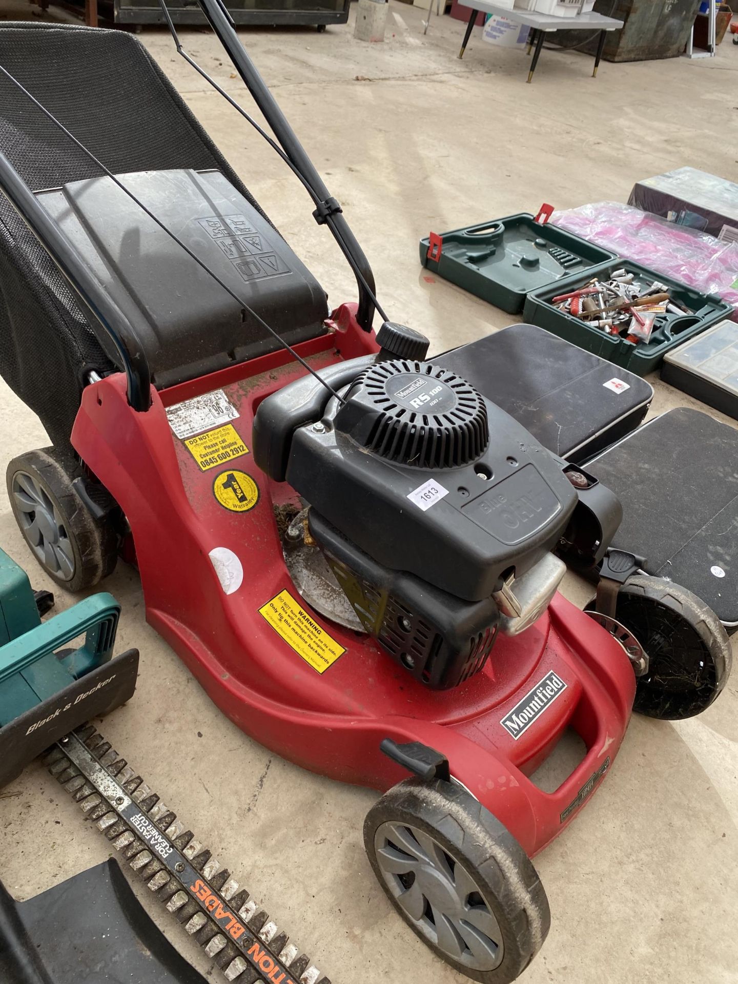 A MOUNTFIELD RS100 PETROL LAWN MOWER COMPLETE WITH GRASS BOX - Image 2 of 3