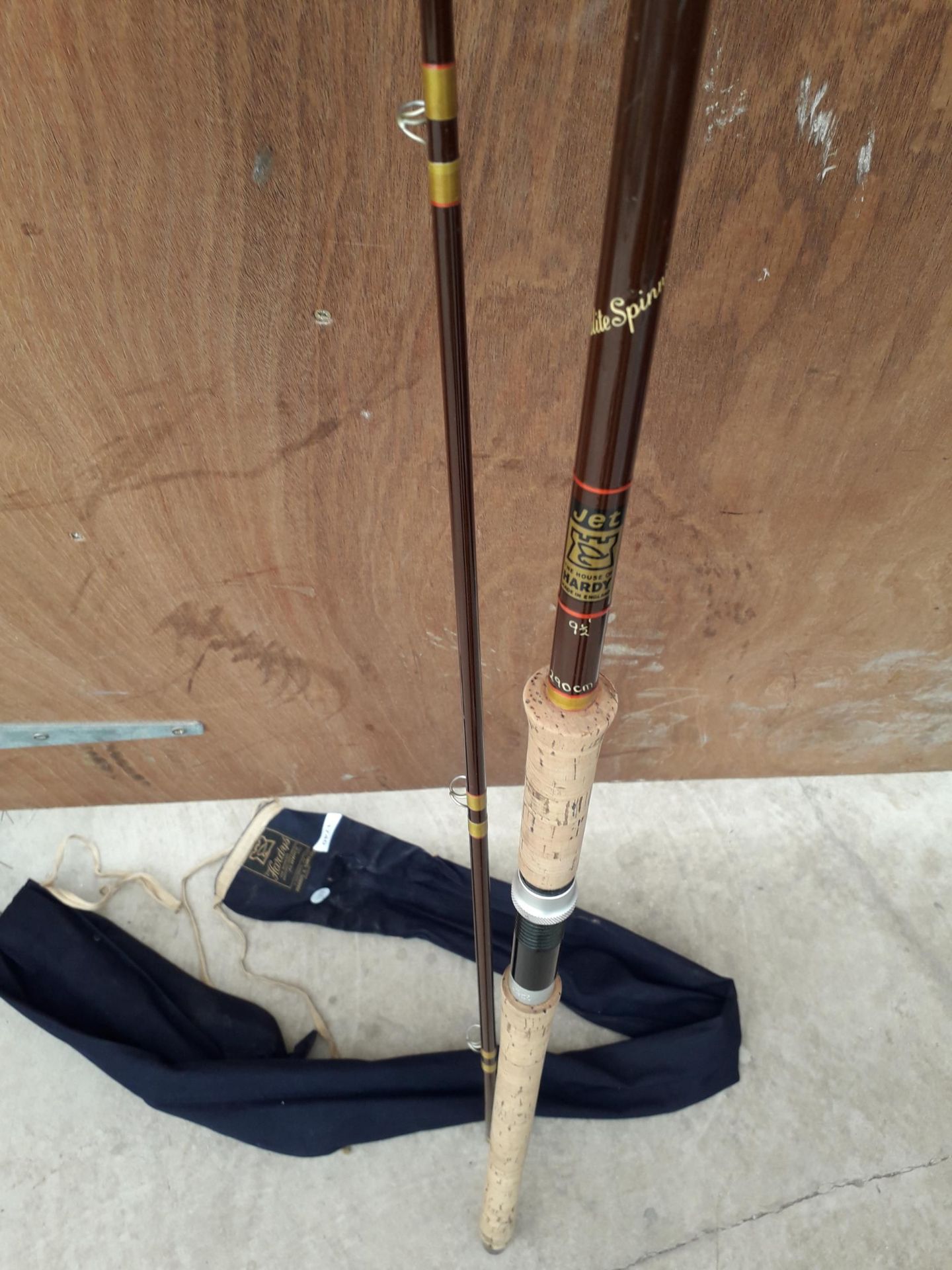 A HARDY JET 9.5' FIBALITE SPINING FISHING ROD IN ORIGINAL BAG - Image 3 of 4