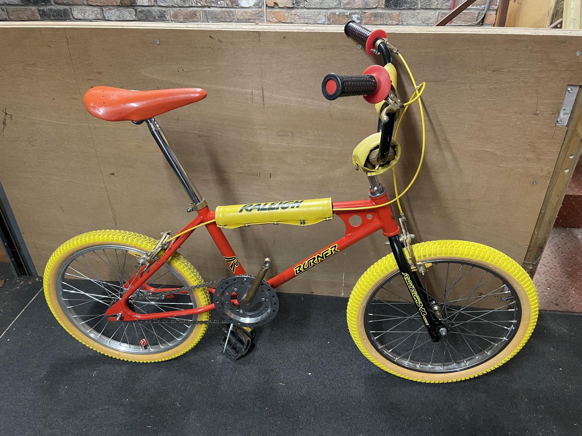 A RARE RETRO RED COASTER MARK 1 RALEIGH BURNER BIKE WITH PEDAL BACK BRAKES SEEN FULLY WORKING BUT NO - Image 3 of 5