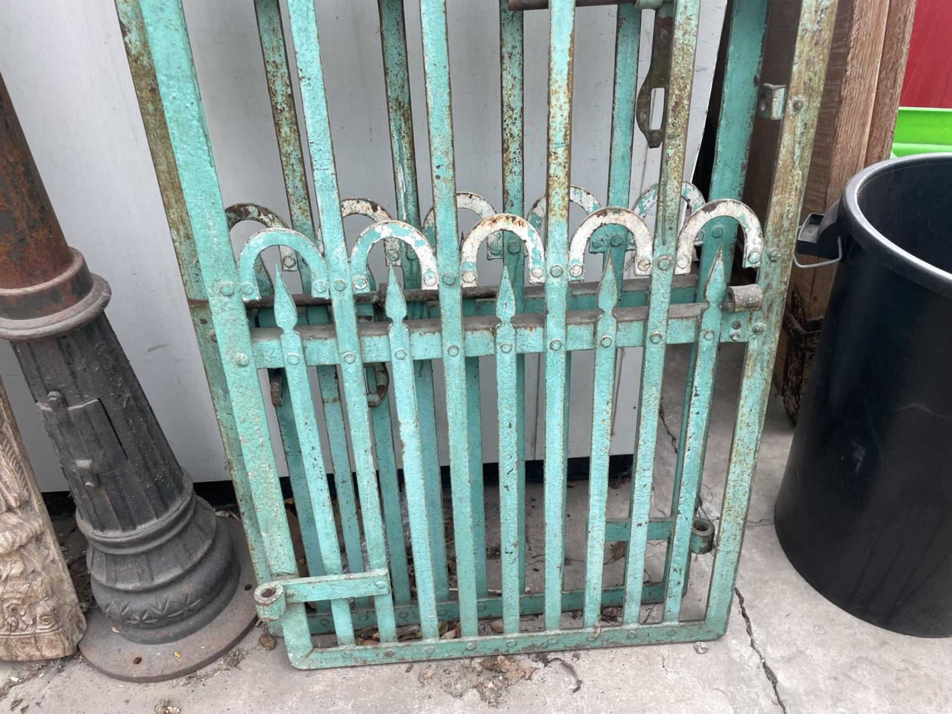 A PAIROF CAST IRON GATES - EACH 61" X 24" - Image 3 of 4