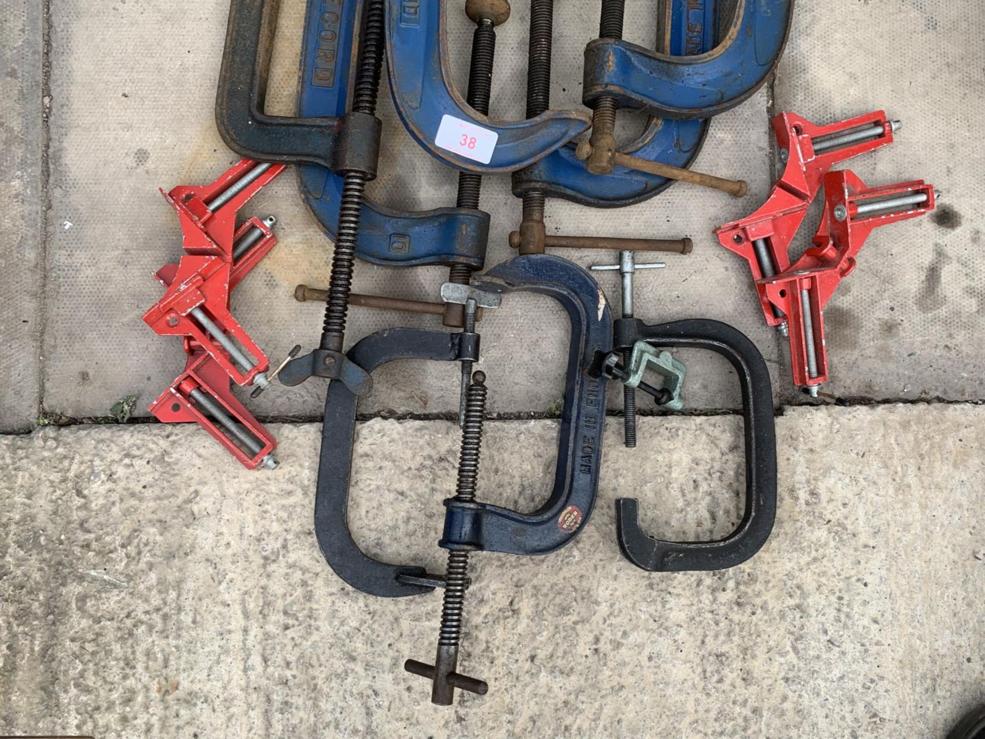 A QUANTITY OF CLAMPS TO INLCUDE LARGE G CLAMPS NO VAT - Image 2 of 3