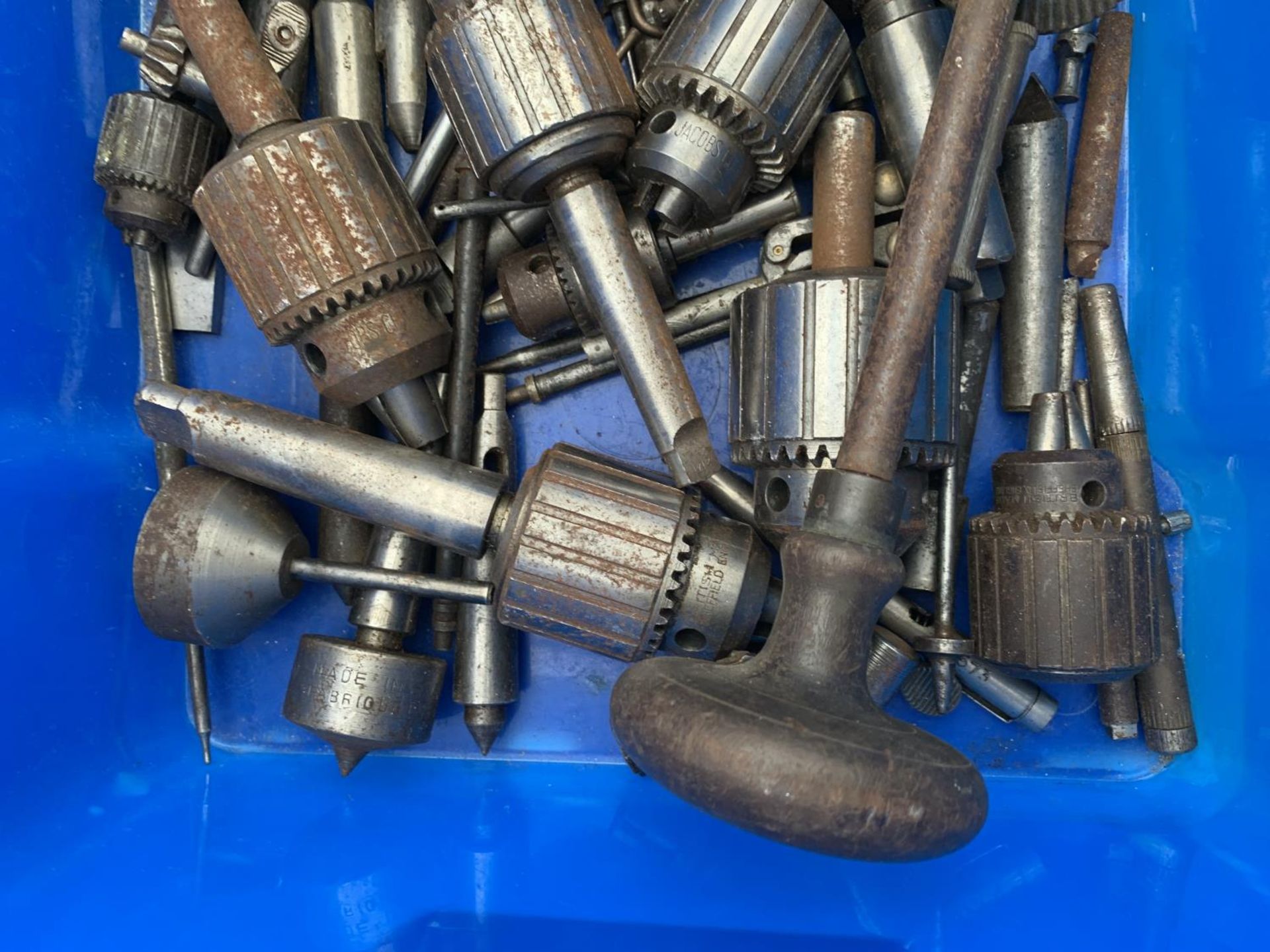 A LARGE QUANTITY OF DRILL CHUCKS AND A VINTAGE HAND DRILL NO VAT - Image 2 of 4