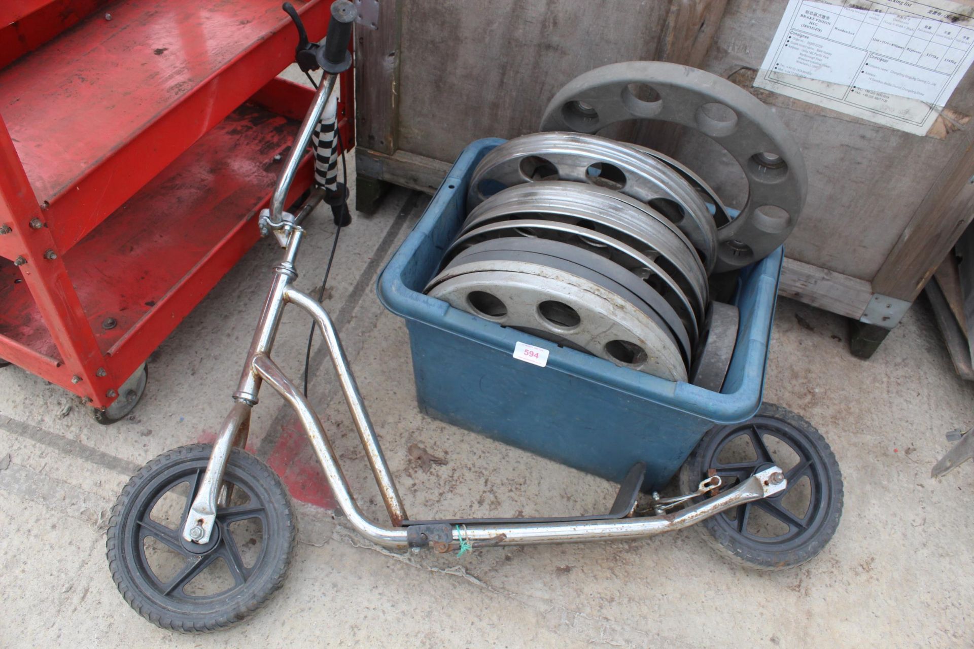 A CHILDS SCOOTER AND AN ASSORTMENT OF WHEEL HUBS NO VAT