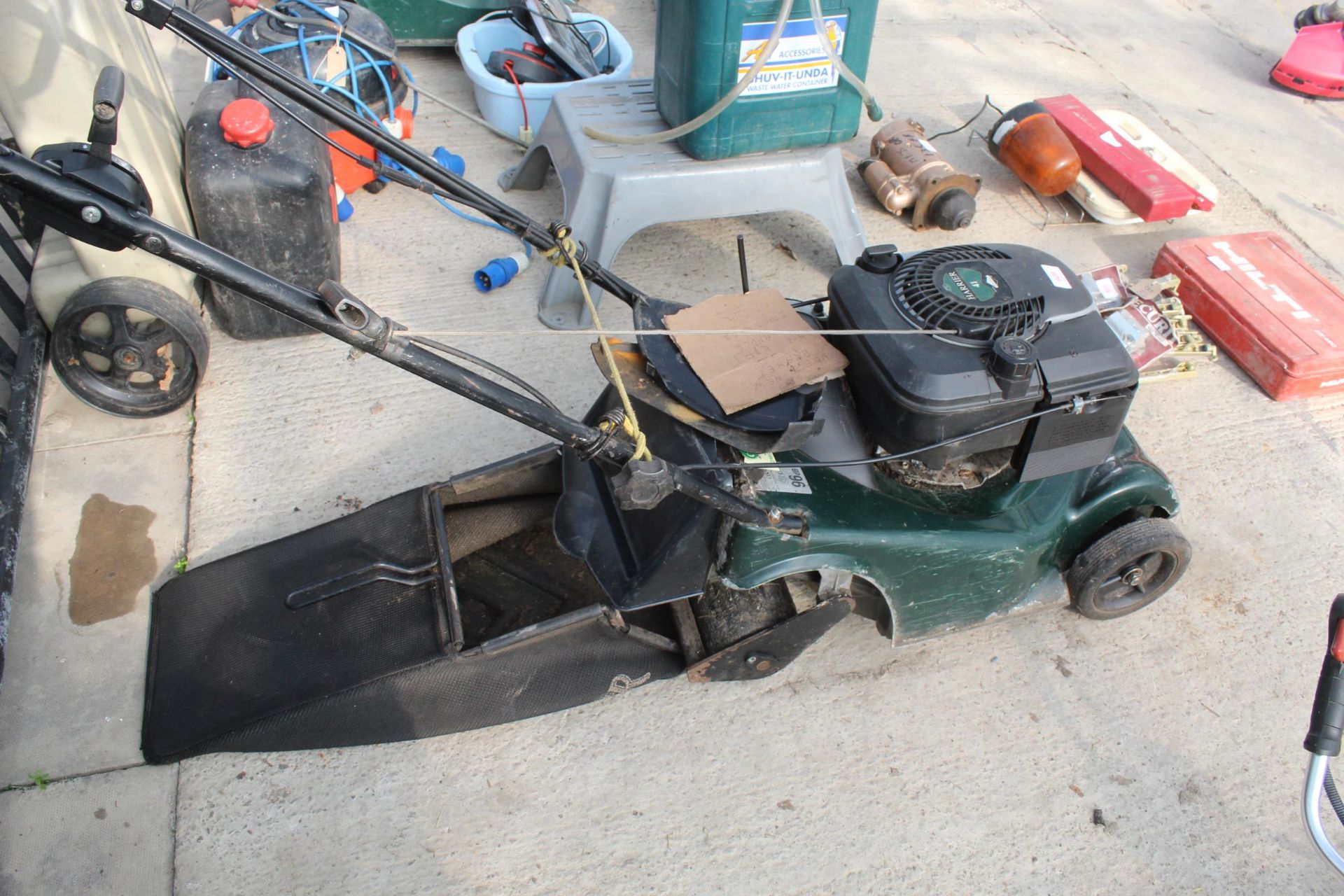 A HAYTER HARRIER 41 PETROL ENGINE LAWN MOWER WITH GRASS BOX (VENDOR STATES IT NEEDS A NEW BRACKET ON - Image 2 of 2