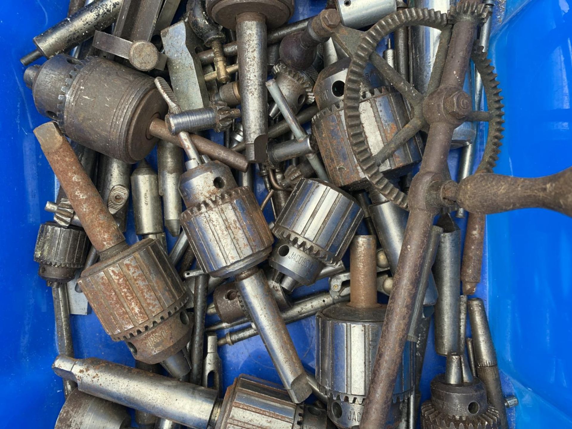 A LARGE QUANTITY OF DRILL CHUCKS AND A VINTAGE HAND DRILL NO VAT - Image 3 of 4