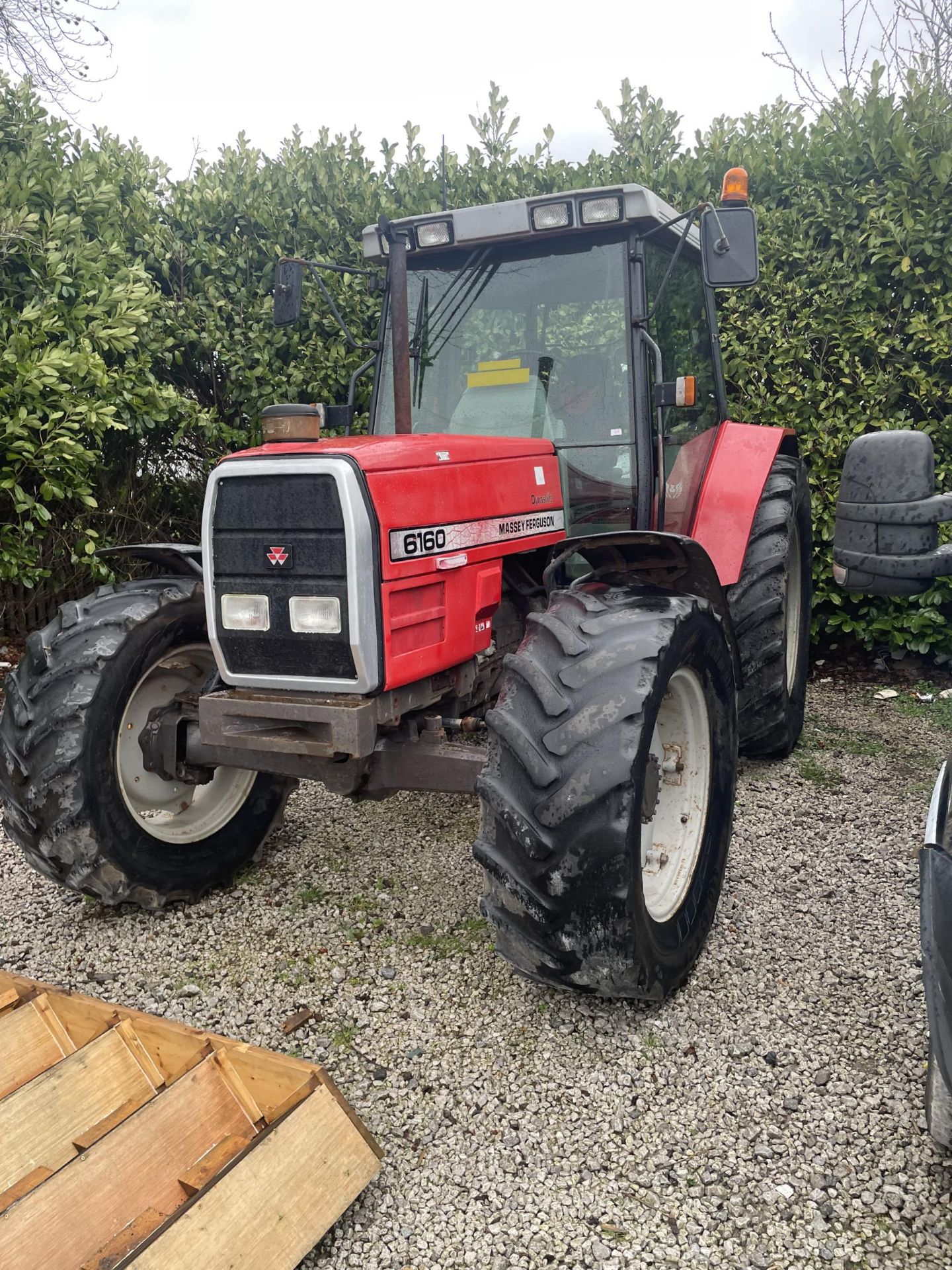 A MASSEY FERGUSON 6160 DYNASHIFT TRACTOR N186 TNT 10865 HOURS ON THE CLOCK NO VAT