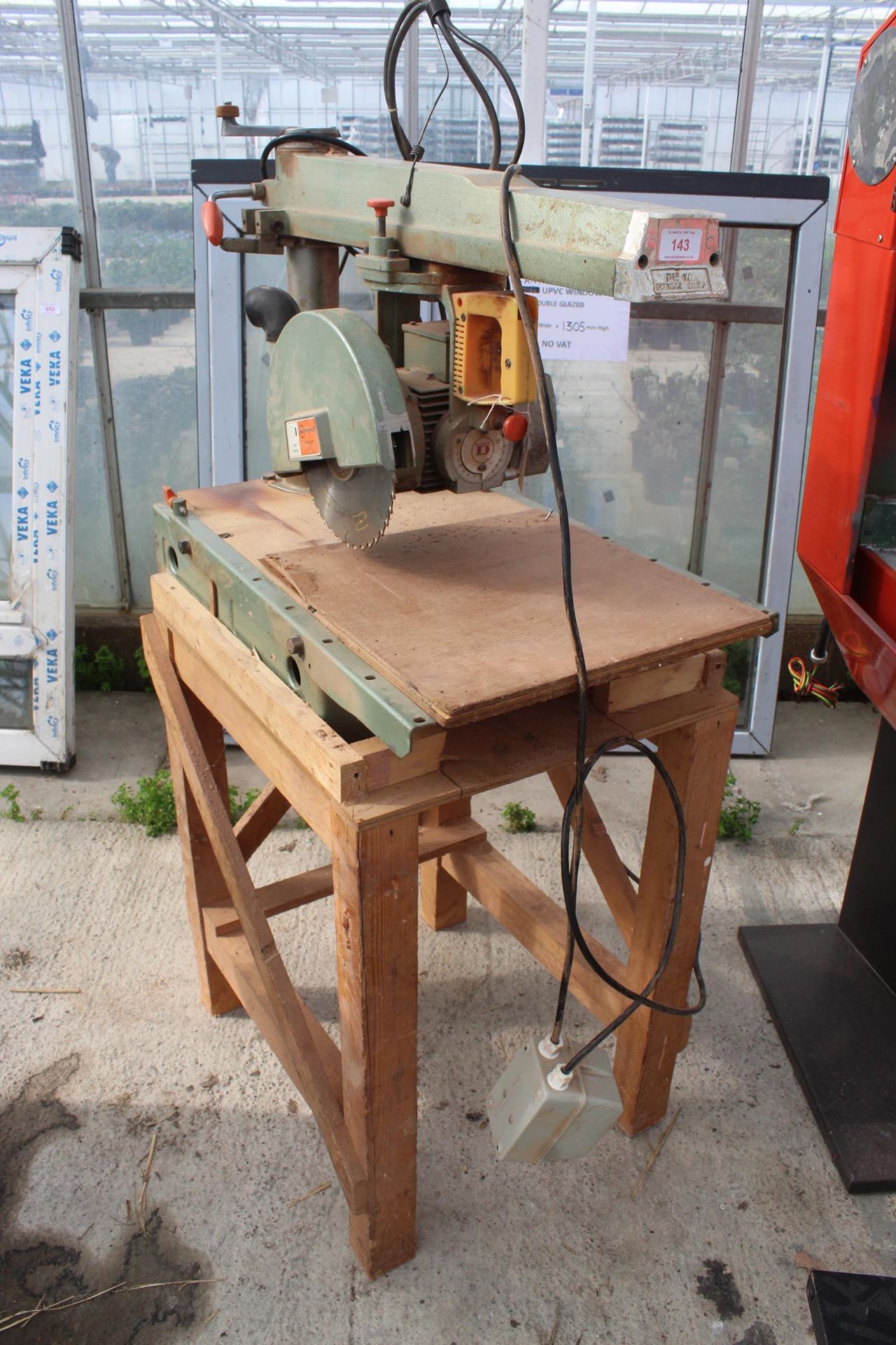 DEWALT RADIAL ARM SAW 240V IN WORKING ORDER NO VAT