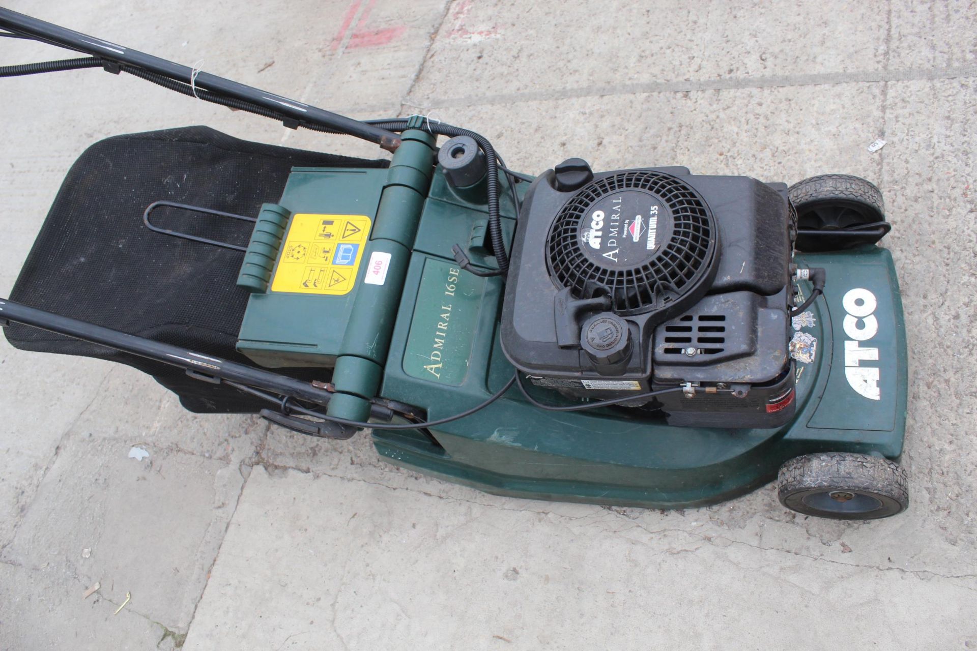 AN ATCO ADMIRAL 16SE PETROL ENGINE LAWN MOWER WITH BRIGGFS AND STRATTON ENGINE NO VAT - Image 2 of 2