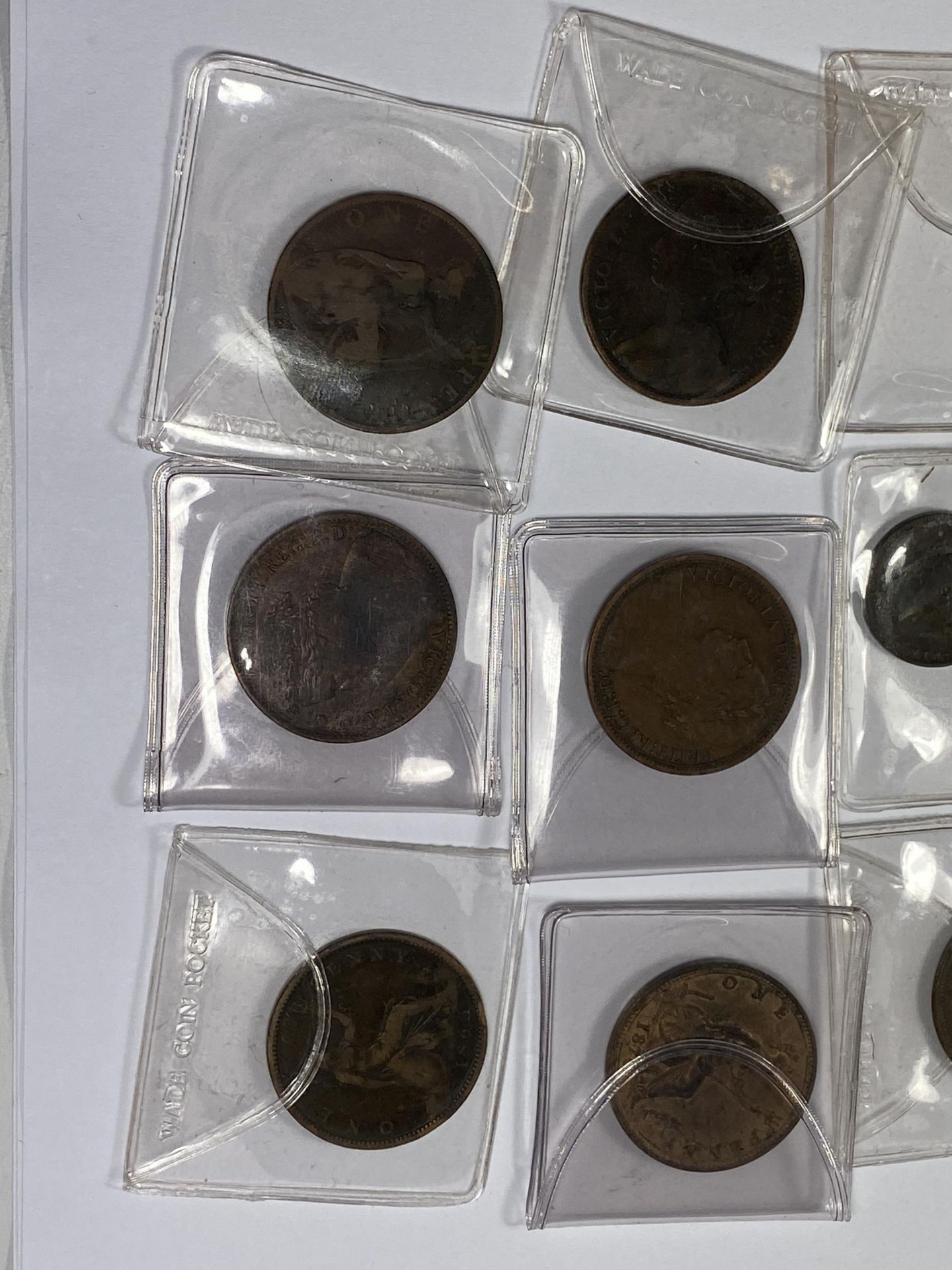 A COLLECTION OF THIRTEEN QUEEN VICTORIA PENNIES TO INCLUDE FINE EXAMPLES ETC - Image 4 of 4