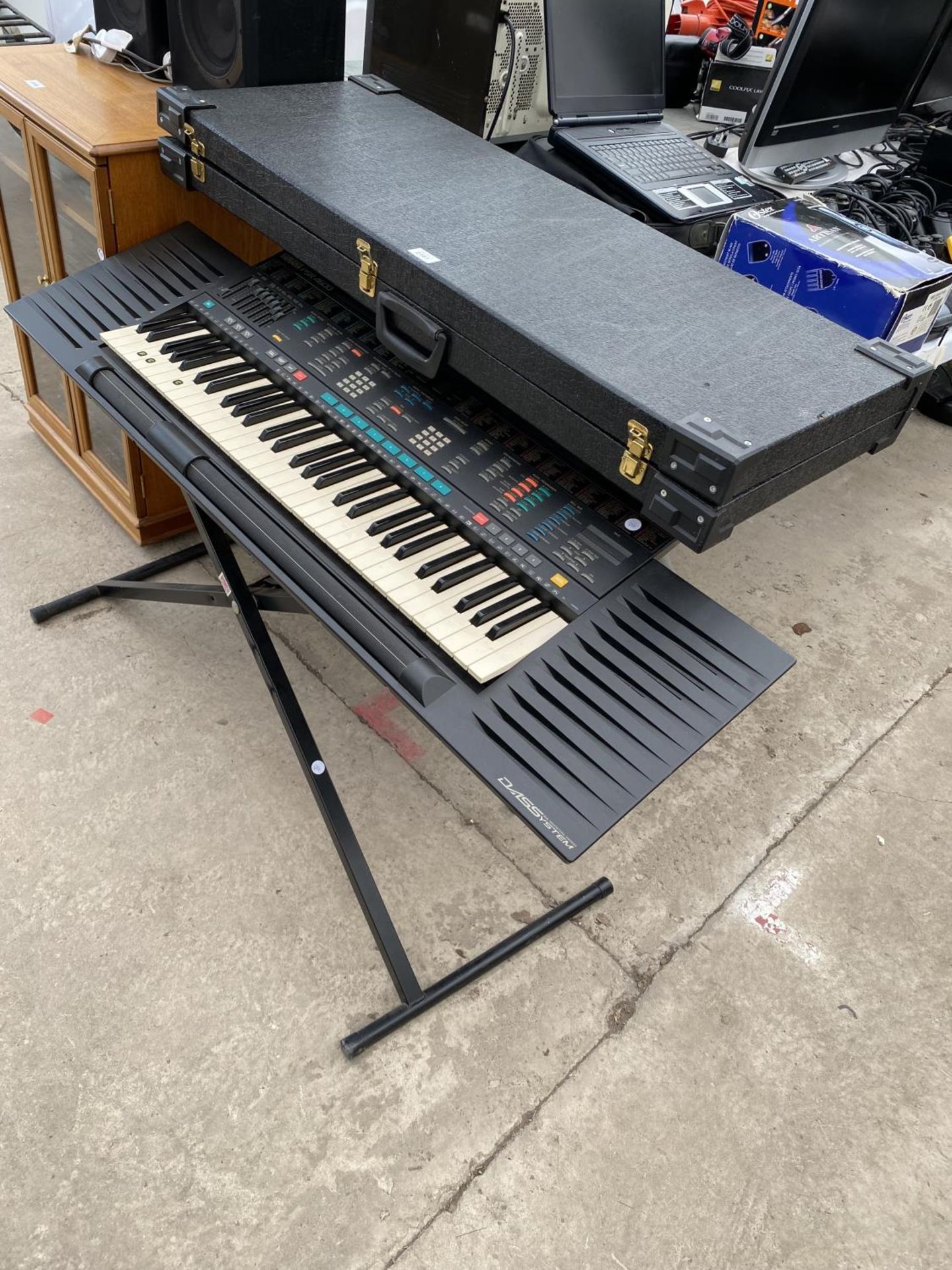 A YAMAHA PSR-4600 ELECTRIC KEYBOARD AND STAND